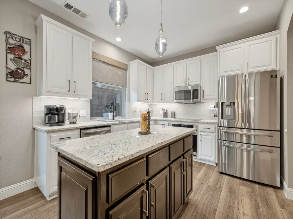 Single Family Residence For Sale in Denton County , 11852 Blackhawk Drive, Frisco, Texas 75033, 4 Bedroom, 3 Bathroom, 2 Garage spaces, 2,631 Sqft, built in 2003, mls#21326687, Real Estate Agent in Frisco, Homes For Sale in Denton county, Homes For Sale in Frisco, Realtor in Frisco Texas, Real Estate Brokerage Independent Realty Texas, Luminita Cordes Realtor