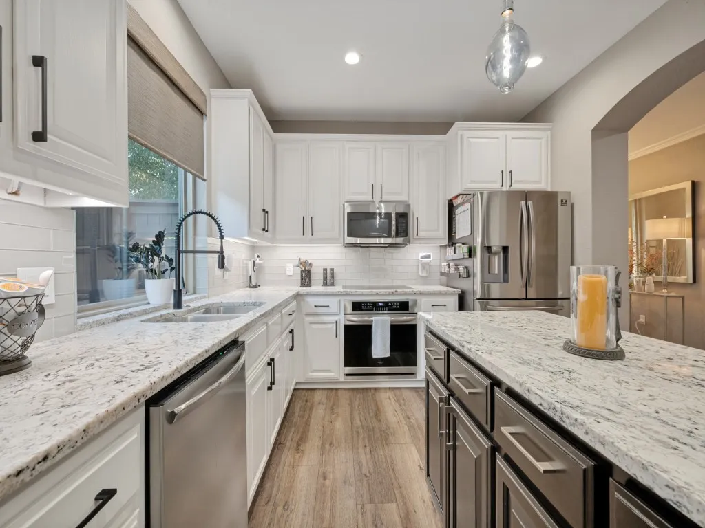 Single Family Residence For Sale in Denton County , 11852 Blackhawk Drive, Frisco, Texas 75033, 4 Bedroom, 3 Bathroom, 2 Garage spaces, 2,631 Sqft, built in 2003, mls#21326687, Real Estate Agent in Frisco, Homes For Sale in Denton county, Homes For Sale in Frisco, Realtor in Frisco Texas, Real Estate Brokerage Independent Realty Texas, Luminita Cordes Realtor