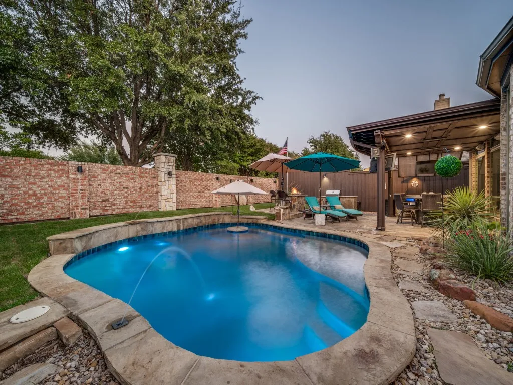Single Family Residence For Sale in Denton County , 11852 Blackhawk Drive, Frisco, Texas 75033, 4 Bedroom, 3 Bathroom, 2 Garage spaces, 2,631 Sqft, built in 2003, mls#21326687, Real Estate Agent in Frisco, Homes For Sale in Denton county, Homes For Sale in Frisco, Realtor in Frisco Texas, Real Estate Brokerage Independent Realty Texas, Luminita Cordes Realtor