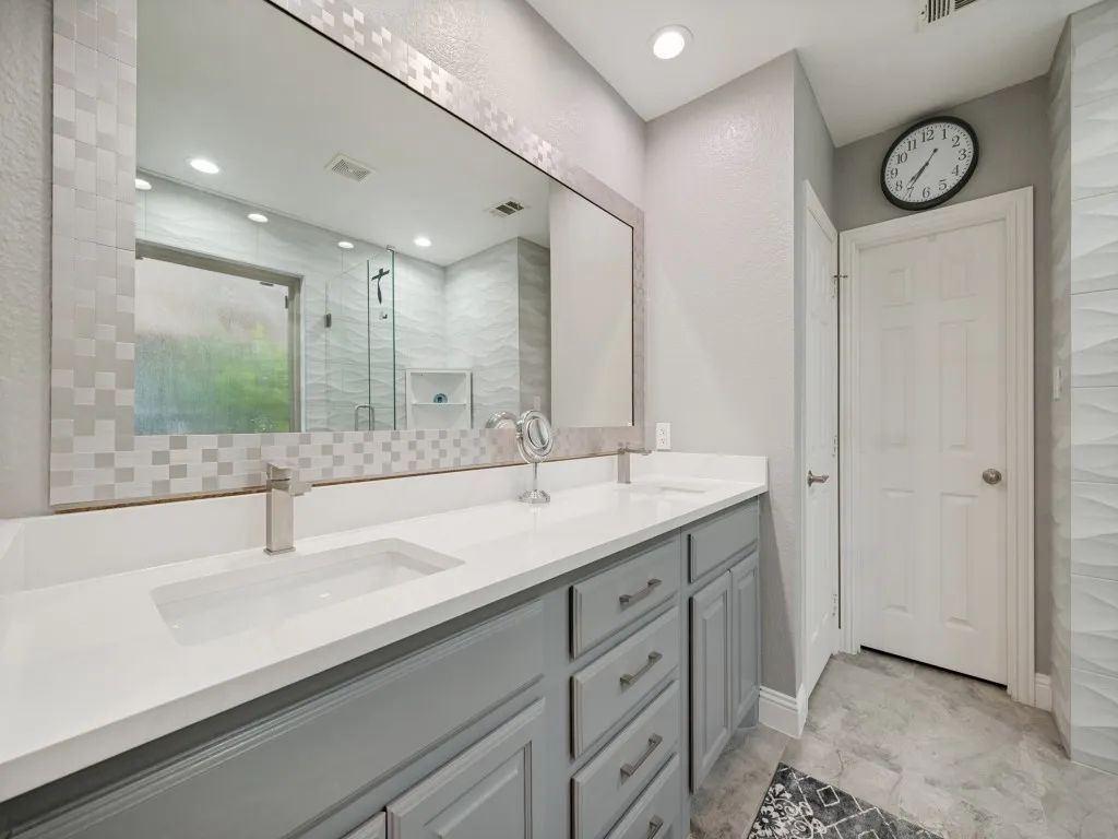 Single Family Residence For Sale in Denton County , 11852 Blackhawk Drive, Frisco, Texas 75033, 4 Bedroom, 3 Bathroom, 2 Garage spaces, 2,631 Sqft, built in 2003, mls#21326687, Real Estate Agent in Frisco, Homes For Sale in Denton county, Homes For Sale in Frisco, Realtor in Frisco Texas, Real Estate Brokerage Independent Realty Texas, Luminita Cordes Realtor