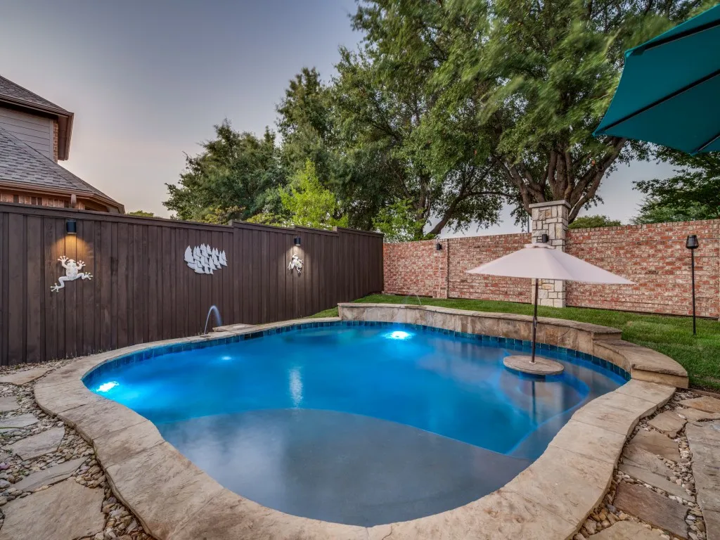 Single Family Residence For Sale in Denton County , 11852 Blackhawk Drive, Frisco, Texas 75033, 4 Bedroom, 3 Bathroom, 2 Garage spaces, 2,631 Sqft, built in 2003, mls#21326687, Real Estate Agent in Frisco, Homes For Sale in Denton county, Homes For Sale in Frisco, Realtor in Frisco Texas, Real Estate Brokerage Independent Realty Texas, Luminita Cordes Realtor