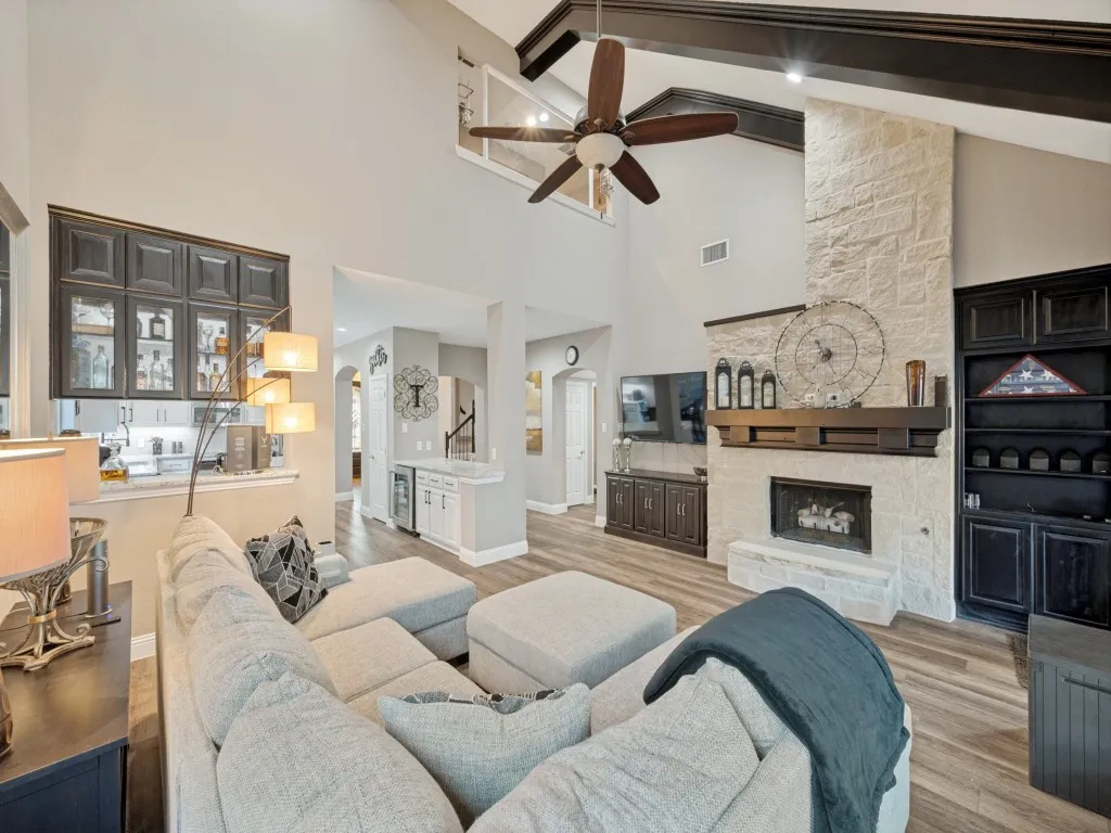 Single Family Residence For Sale in Denton County , 11852 Blackhawk Drive, Frisco, Texas 75033, 4 Bedroom, 3 Bathroom, 2 Garage spaces, 2,631 Sqft, built in 2003, mls#21326687, Real Estate Agent in Frisco, Homes For Sale in Denton county, Homes For Sale in Frisco, Realtor in Frisco Texas, Real Estate Brokerage Independent Realty Texas, Luminita Cordes Realtor