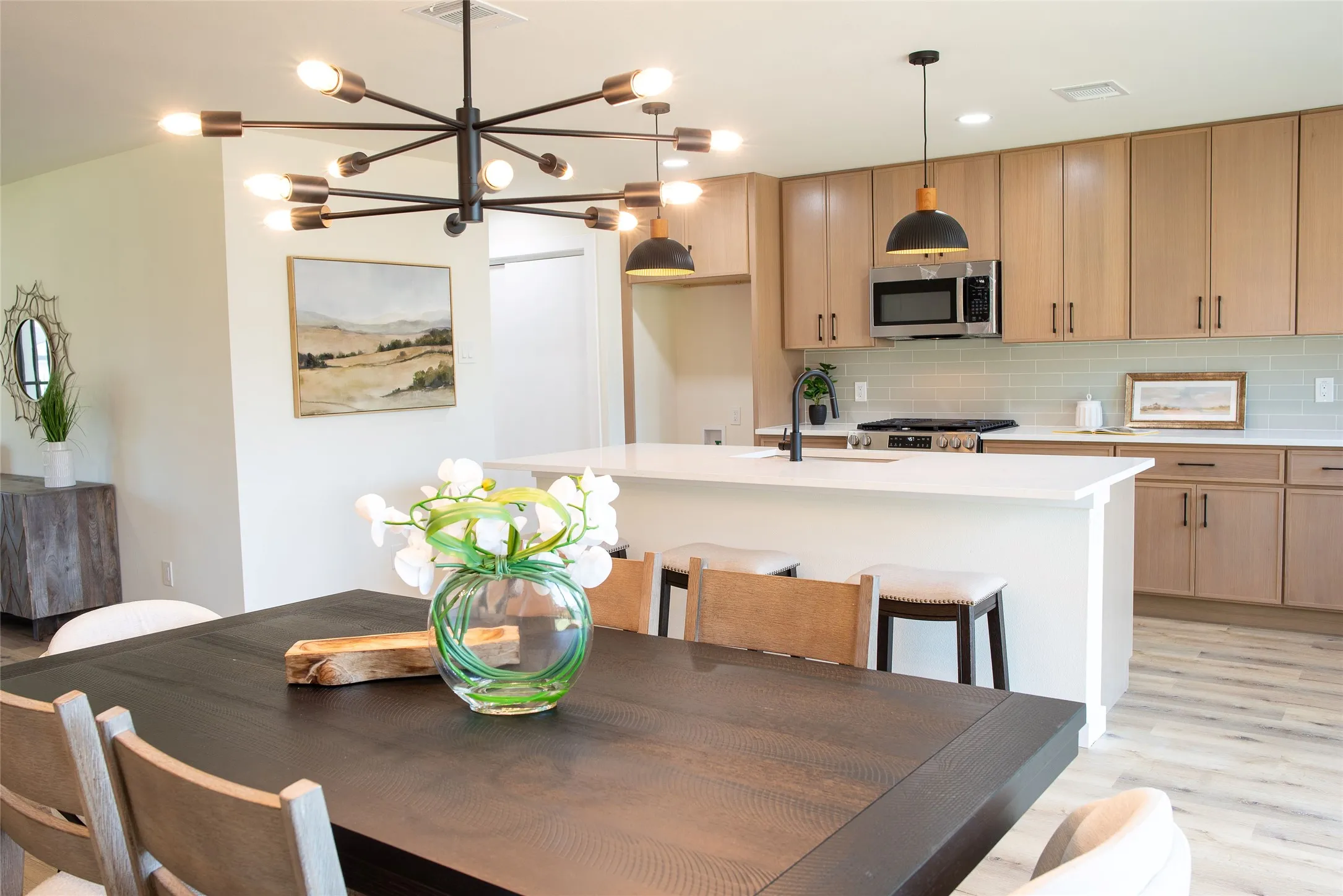 Open-Concept Dining and Kitchen
