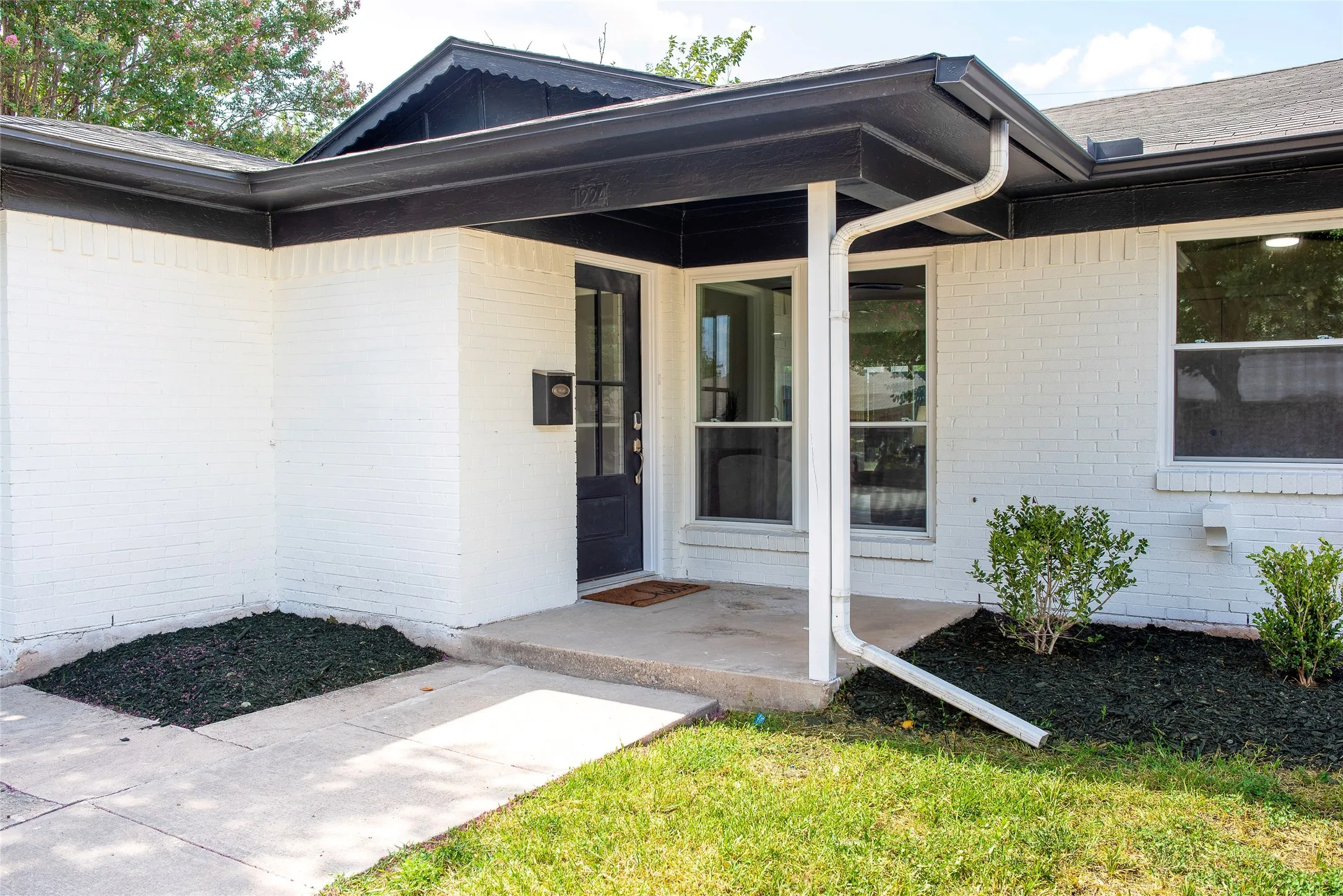 Single Family Residence For Sale in Dallas County , 1224 Dearborn Drive, Richardson, Texas 75080, 3 Bedroom, 3 Bathroom, 1 Garage spaces, 1,511 Sqft, built in 1959, mls#21332102, Real Estate Agent in Richardson, Homes For Sale in Dallas county, Homes For Sale in Richardson, Realtor in Richardson Texas, Real Estate Brokerage Independent Realty Texas, Luminita Cordes Realtor