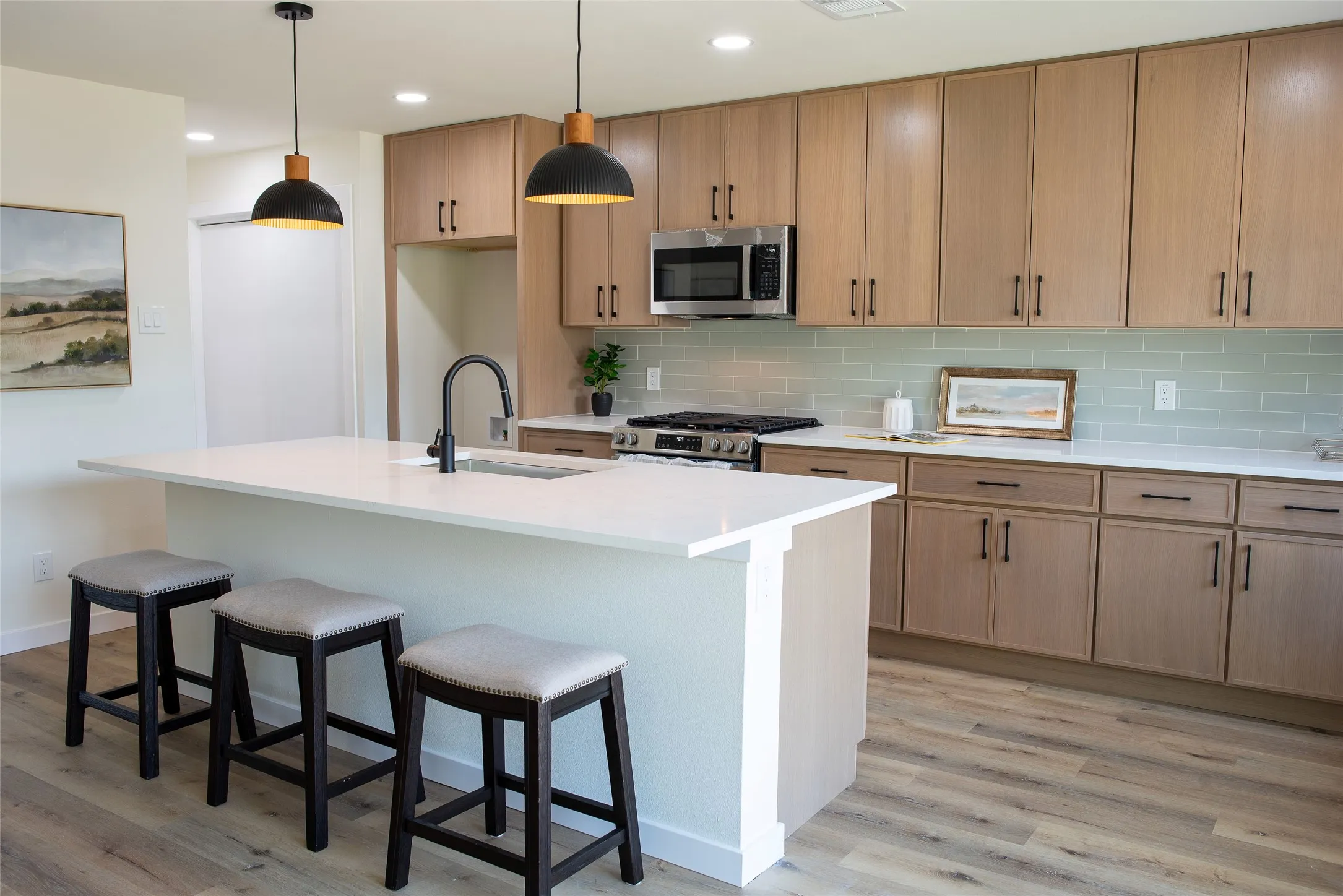 Kitchen Island and Breakfast Seating