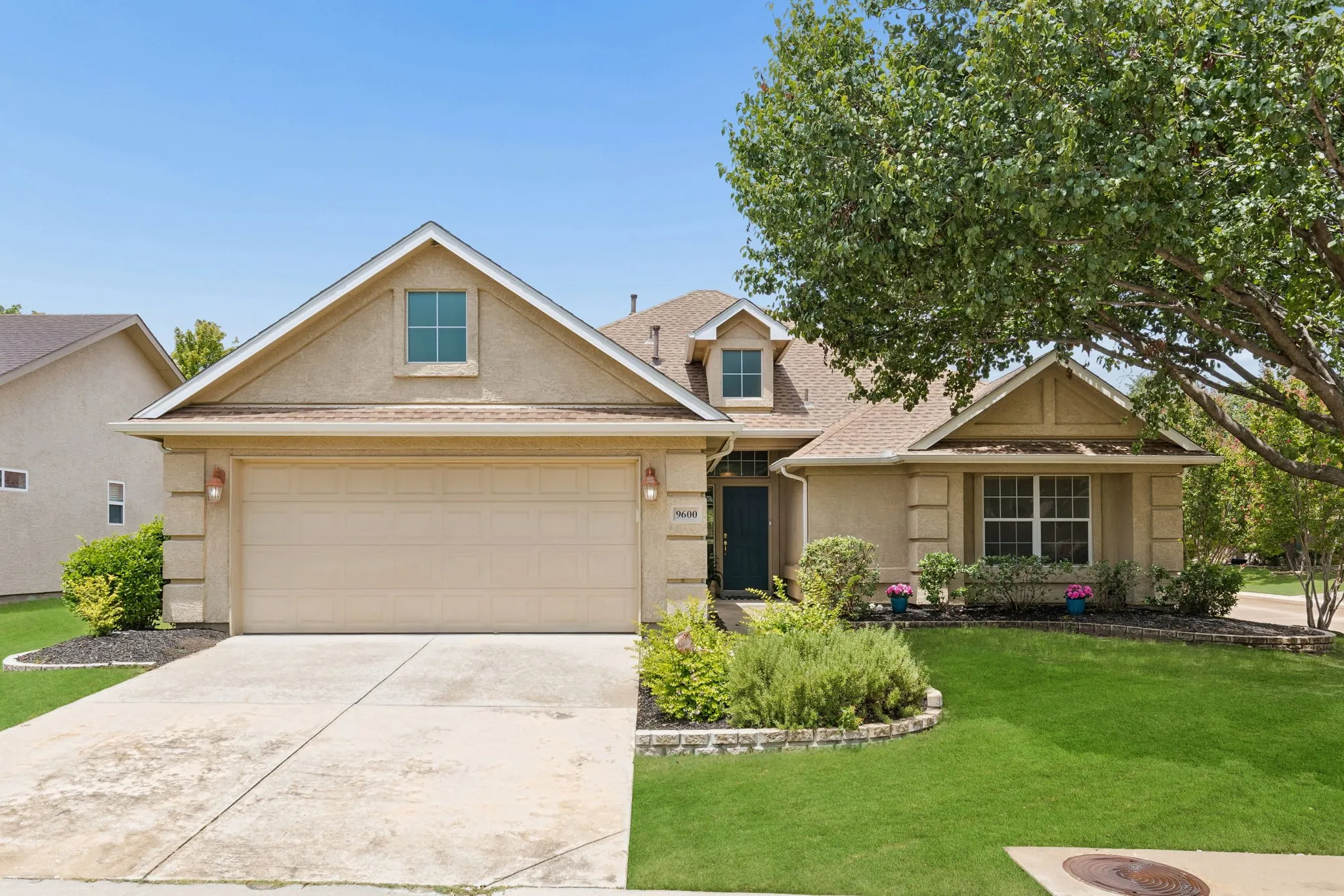 Single Family Residence For Sale in Denton County , 9600 Applewood Trail, Denton, Texas 76207, 3 Bedroom, 2 Bathroom, 2 Garage spaces, 1,535 Sqft, built in 2005, mls#21334101, Real Estate Agent in Denton, Homes For Sale in Denton county, Homes For Sale in Denton, Realtor in Denton Texas, Real Estate Brokerage Independent Realty Texas, Luminita Cordes Realtor