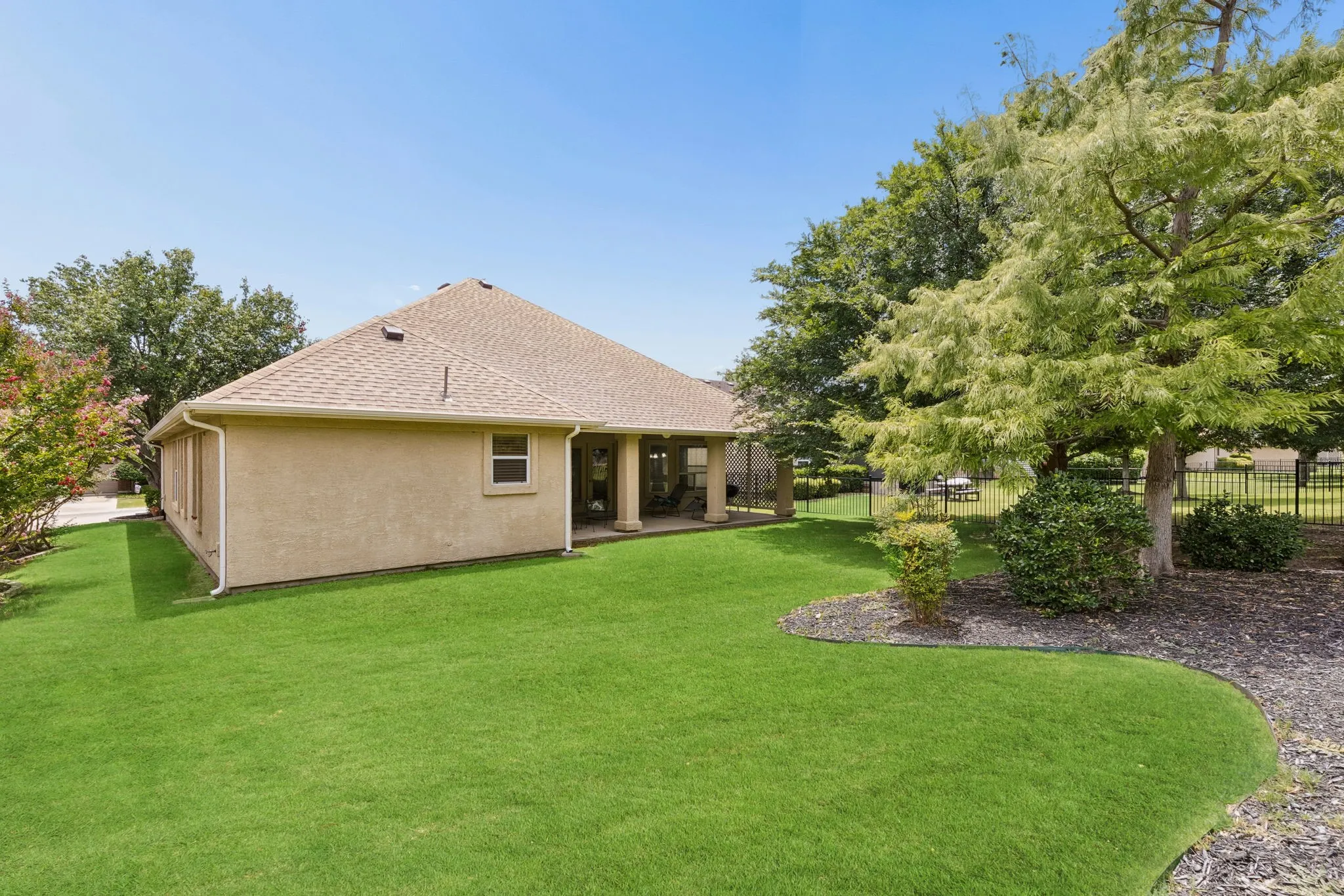 Single Family Residence For Sale in Denton County , 9600 Applewood Trail, Denton, Texas 76207, 3 Bedroom, 2 Bathroom, 2 Garage spaces, 1,535 Sqft, built in 2005, mls#21334101, Real Estate Agent in Denton, Homes For Sale in Denton county, Homes For Sale in Denton, Realtor in Denton Texas, Real Estate Brokerage Independent Realty Texas, Luminita Cordes Realtor