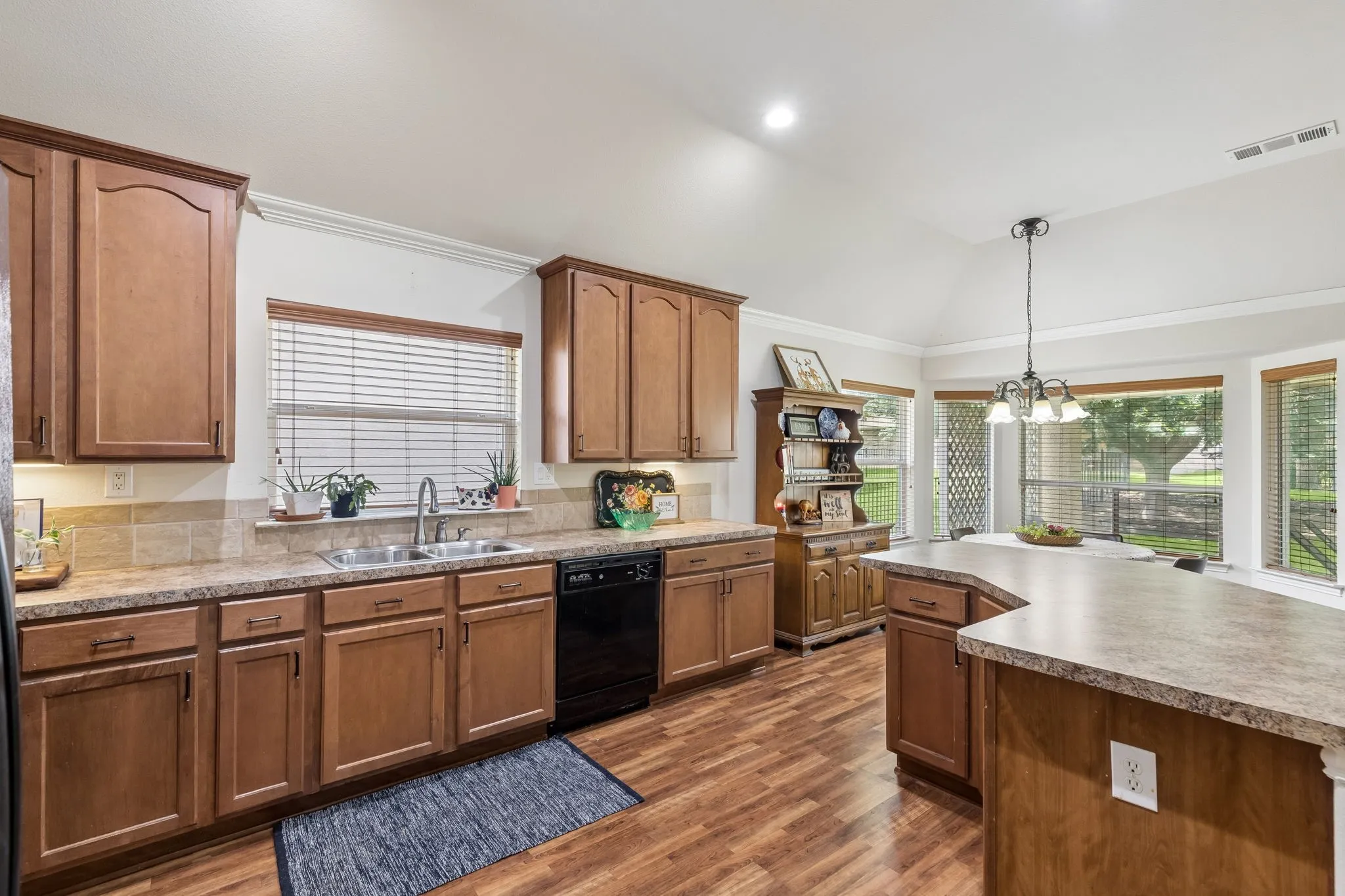 Single Family Residence For Sale in Denton County , 9600 Applewood Trail, Denton, Texas 76207, 3 Bedroom, 2 Bathroom, 2 Garage spaces, 1,535 Sqft, built in 2005, mls#21334101, Real Estate Agent in Denton, Homes For Sale in Denton county, Homes For Sale in Denton, Realtor in Denton Texas, Real Estate Brokerage Independent Realty Texas, Luminita Cordes Realtor