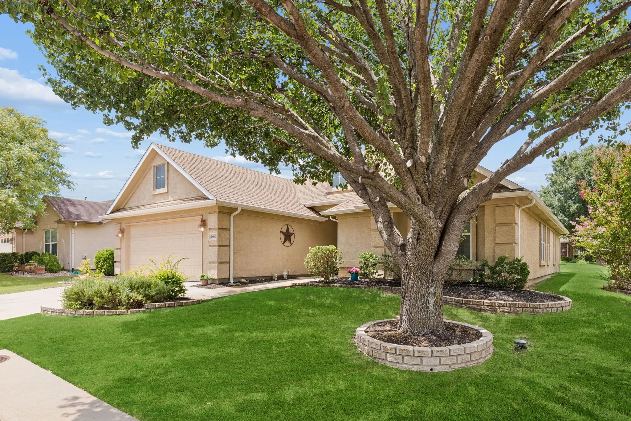 Single Family Residence For Sale in Denton County , 9600 Applewood Trail, Denton, Texas 76207, 3 Bedroom, 2 Bathroom, 2 Garage spaces, 1,535 Sqft, built in 2005, mls#21334101, Real Estate Agent in Denton, Homes For Sale in Denton county, Homes For Sale in Denton, Realtor in Denton Texas, Real Estate Brokerage Independent Realty Texas, Luminita Cordes Realtor