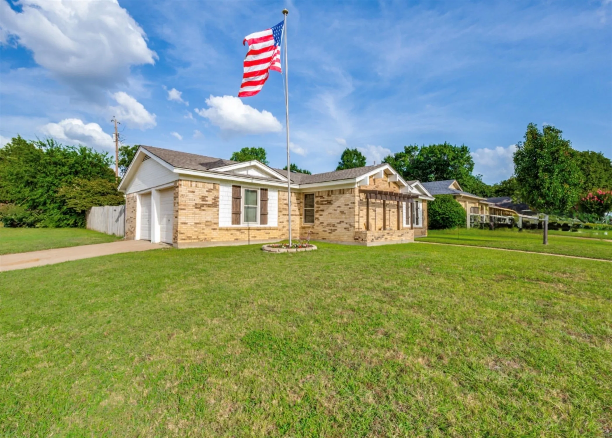 Single Family Residence For Sale in Tarrant County , 2616 Shady Brook Drive, Bedford, Texas 76021, 3 Bedroom, 2 Bathroom, 2 Garage spaces, 1,221 Sqft, built in 1967, Price $335,000, mls#21335480, Real Estate Agent in Bedford, Homes For Sale in Tarrant county, Homes For Sale in Bedford, Realtor in Bedford Texas, Real Estate Brokerage Independent Realty Texas, Luminita Cordes Realtor