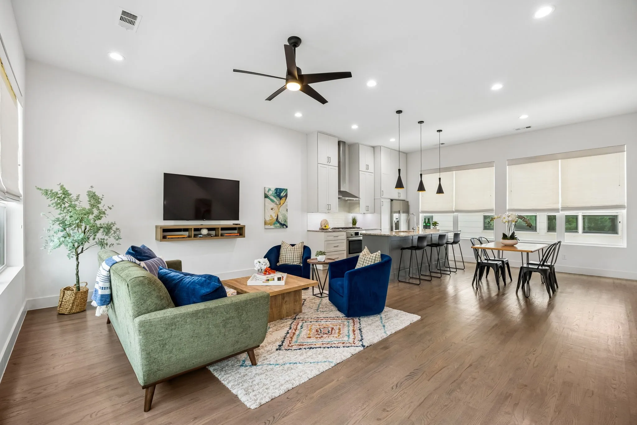 Condominium For Sale in Dallas County , 5811 Lindell Avenue 102, Dallas, Texas 75206, 2 Bedroom, 3 Bathroom, 2 Garage spaces, 1,463 Sqft, built in 2018, mls#21335950, Real Estate Agent in Dallas, Homes For Sale in Dallas county, Homes For Sale in Dallas, Realtor in Dallas Texas, Real Estate Brokerage Independent Realty Texas, Luminita Cordes Realtor