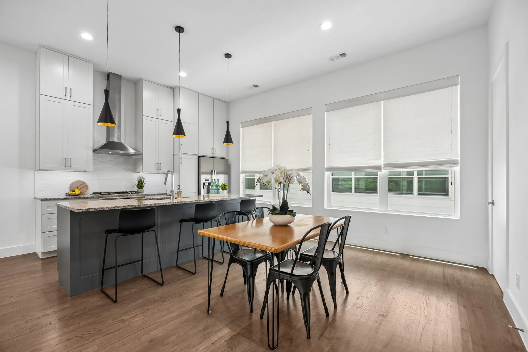 Condominium For Sale in Dallas County , 5811 Lindell Avenue 102, Dallas, Texas 75206, 2 Bedroom, 3 Bathroom, 2 Garage spaces, 1,463 Sqft, built in 2018, mls#21335950, Real Estate Agent in Dallas, Homes For Sale in Dallas county, Homes For Sale in Dallas, Realtor in Dallas Texas, Real Estate Brokerage Independent Realty Texas, Luminita Cordes Realtor