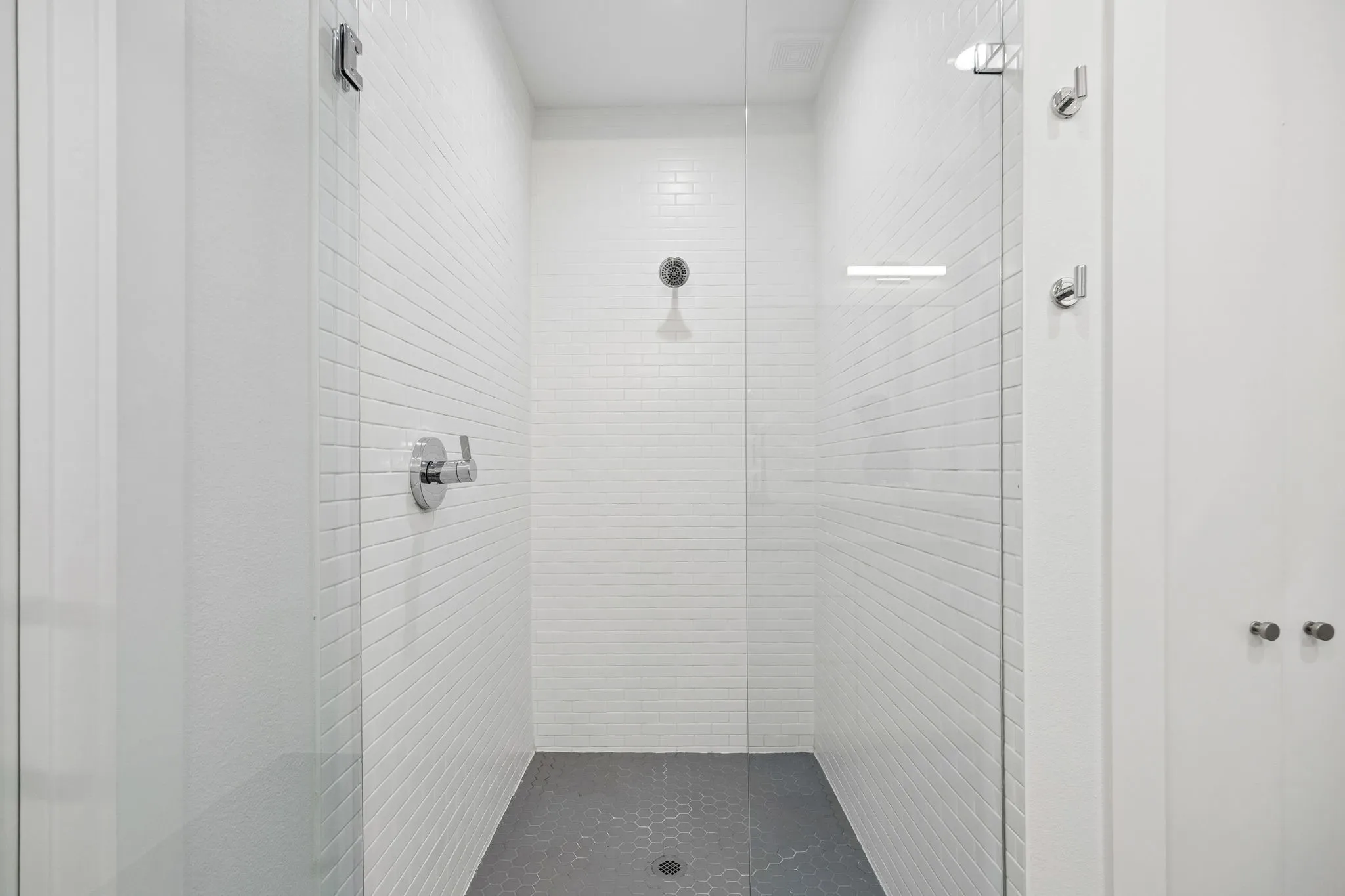 Condominium For Sale in Dallas County , 5811 Lindell Avenue 102, Dallas, Texas 75206, 2 Bedroom, 3 Bathroom, 2 Garage spaces, 1,463 Sqft, built in 2018, mls#21335950, Real Estate Agent in Dallas, Homes For Sale in Dallas county, Homes For Sale in Dallas, Realtor in Dallas Texas, Real Estate Brokerage Independent Realty Texas, Luminita Cordes Realtor
