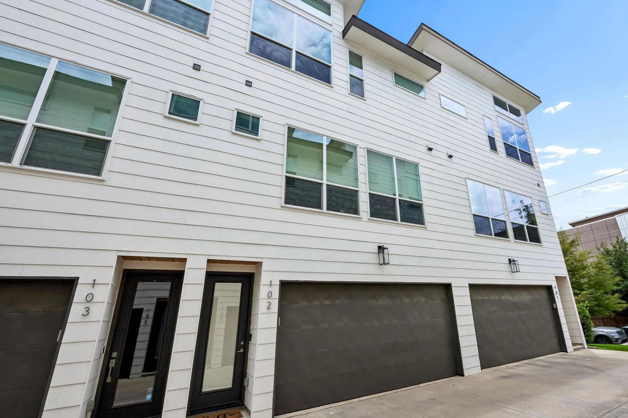 Condominium For Sale in Dallas County , 5811 Lindell Avenue 102, Dallas, Texas 75206, 2 Bedroom, 3 Bathroom, 2 Garage spaces, 1,463 Sqft, built in 2018, mls#21335950, Real Estate Agent in Dallas, Homes For Sale in Dallas county, Homes For Sale in Dallas, Realtor in Dallas Texas, Real Estate Brokerage Independent Realty Texas, Luminita Cordes Realtor