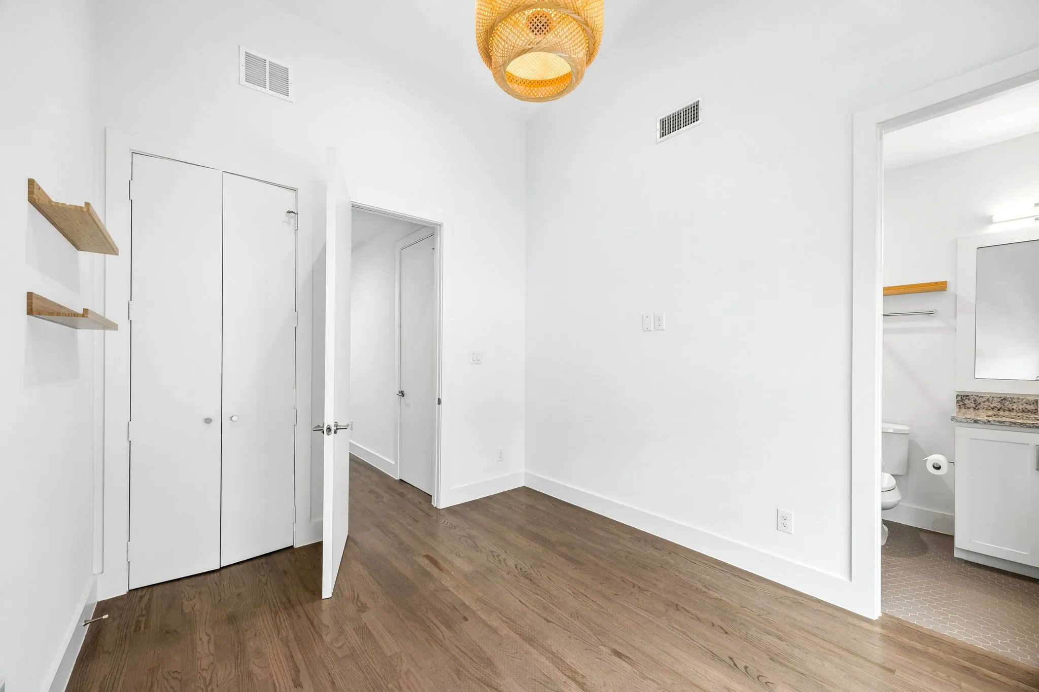 Condominium For Sale in Dallas County , 5811 Lindell Avenue 102, Dallas, Texas 75206, 2 Bedroom, 3 Bathroom, 2 Garage spaces, 1,463 Sqft, built in 2018, mls#21335950, Real Estate Agent in Dallas, Homes For Sale in Dallas county, Homes For Sale in Dallas, Realtor in Dallas Texas, Real Estate Brokerage Independent Realty Texas, Luminita Cordes Realtor
