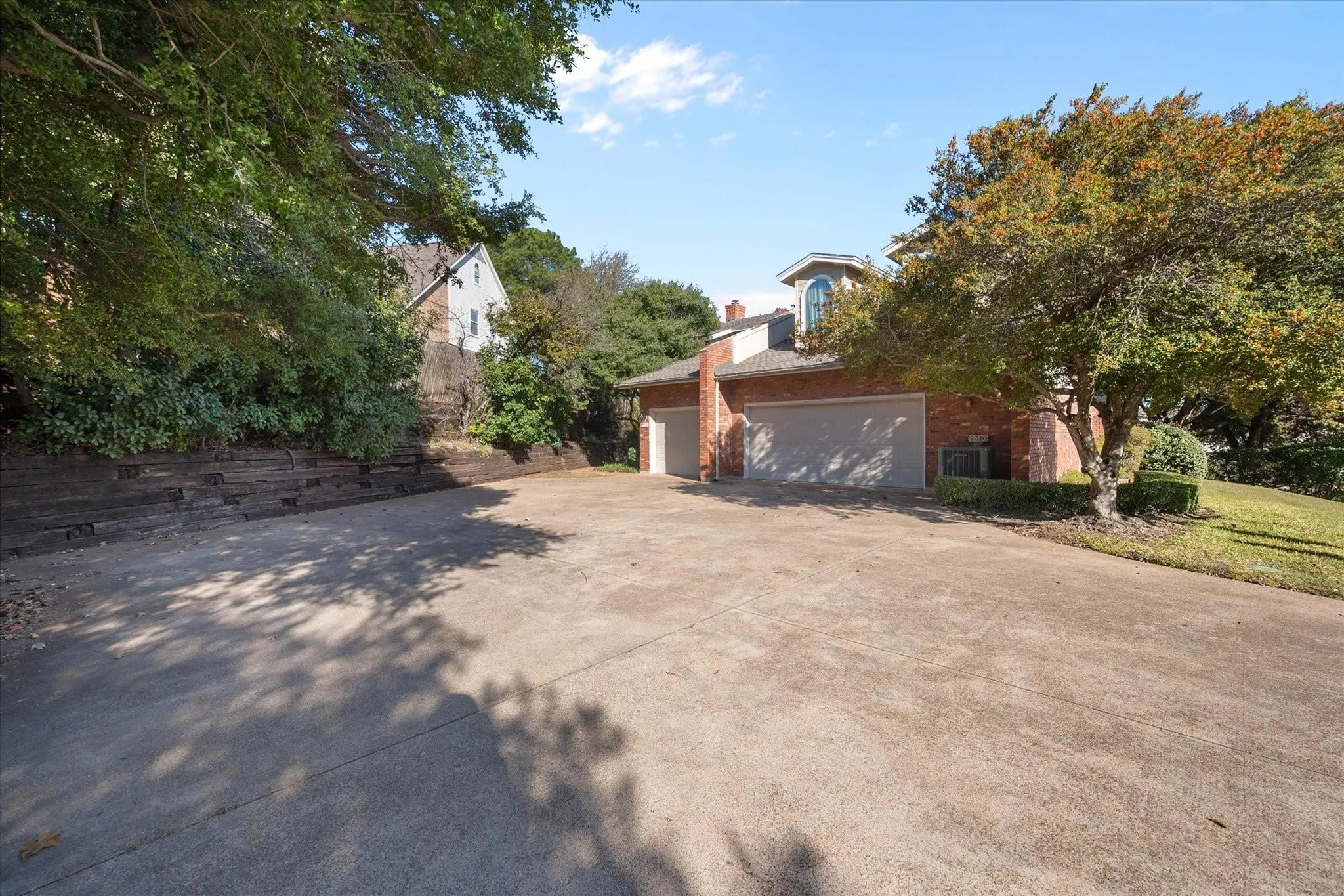 Townhouse For Rent in Tarrant County , 2312 Perkins Road, Arlington, Texas 76016, 2 Bedroom, 3 Bathroom, 1 Garage spaces, 1,390 Sqft, built in 1985, mls#21336555, Real Estate Agent in Arlington, Homes For Rent in Tarrant county, Homes For Rent in Arlington, Realtor in Arlington Texas, Real Estate Brokerage Independent Realty Texas, Luminita Cordes Realtor