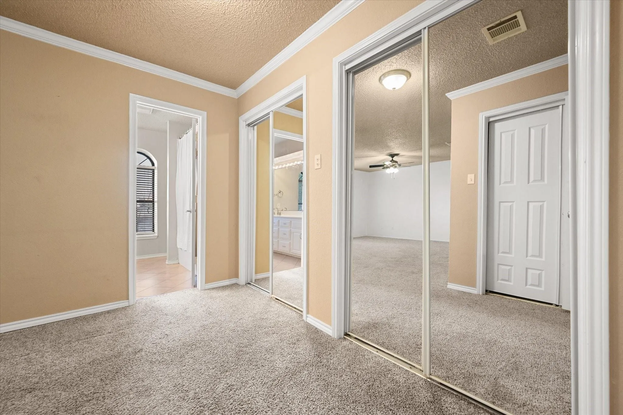 Townhouse For Rent in Tarrant County , 2312 Perkins Road, Arlington, Texas 76016, 2 Bedroom, 3 Bathroom, 1 Garage spaces, 1,390 Sqft, built in 1985, mls#21336555, Real Estate Agent in Arlington, Homes For Rent in Tarrant county, Homes For Rent in Arlington, Realtor in Arlington Texas, Real Estate Brokerage Independent Realty Texas, Luminita Cordes Realtor