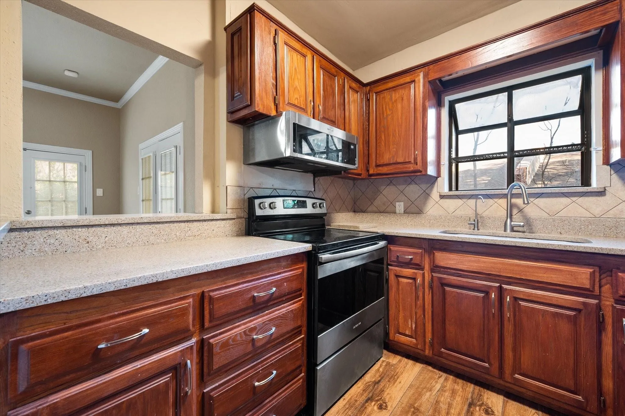 Townhouse For Rent in Tarrant County , 2312 Perkins Road, Arlington, Texas 76016, 2 Bedroom, 3 Bathroom, 1 Garage spaces, 1,390 Sqft, built in 1985, mls#21336555, Real Estate Agent in Arlington, Homes For Rent in Tarrant county, Homes For Rent in Arlington, Realtor in Arlington Texas, Real Estate Brokerage Independent Realty Texas, Luminita Cordes Realtor