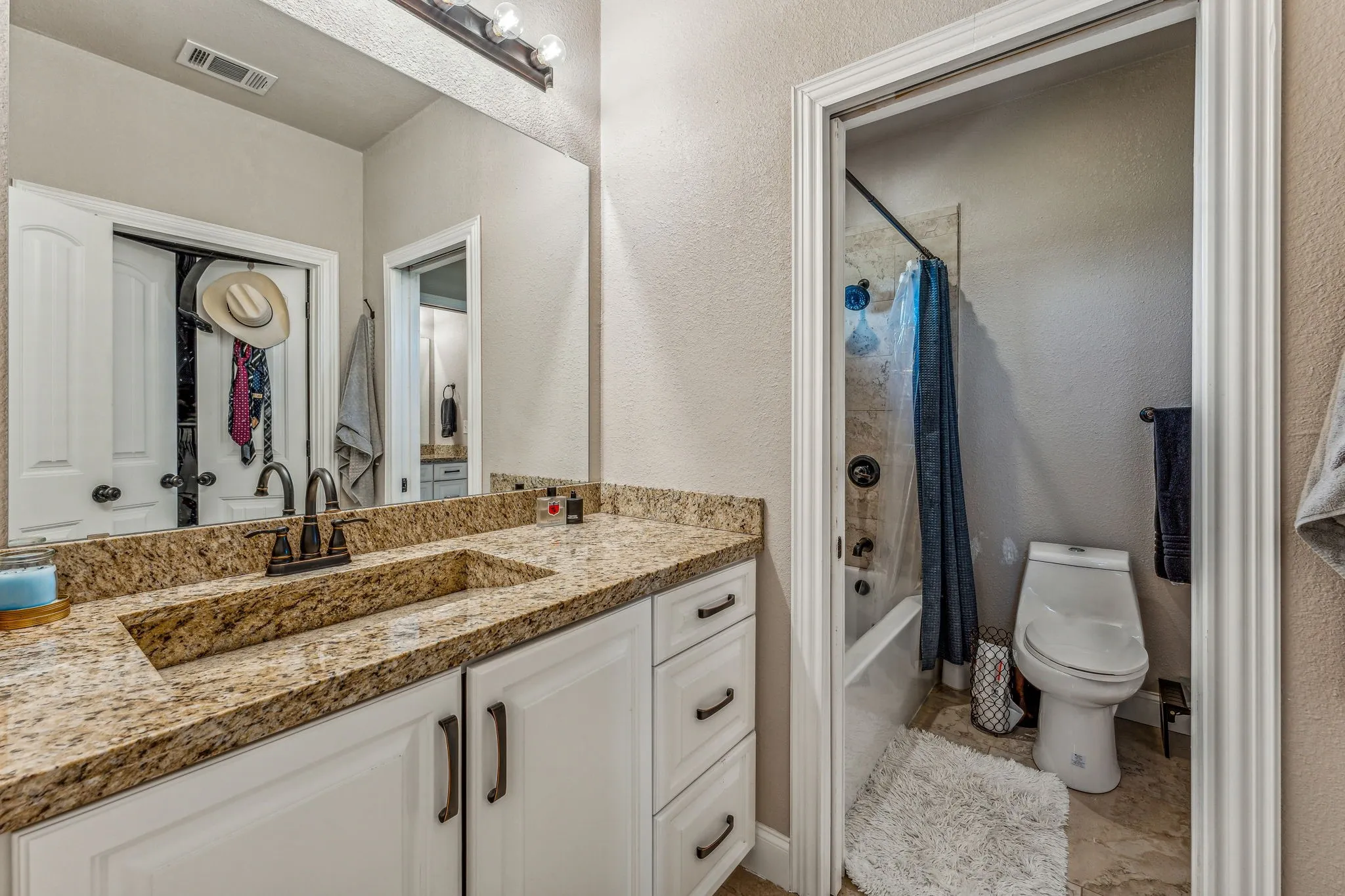 Single Family Residence For Sale in Erath County , 2350 Lakeside Drive, Bluff Dale, Texas 76433, 3 Bedroom, 3 Bathroom, 2 Garage spaces, 2,742 Sqft, built in 2020, mls#21336619, Real Estate Agent in Bluff Dale, Homes For Sale in Erath county, Homes For Sale in Bluff Dale, Realtor in Bluff Dale Texas, Real Estate Brokerage Independent Realty Texas, Luminita Cordes Realtor