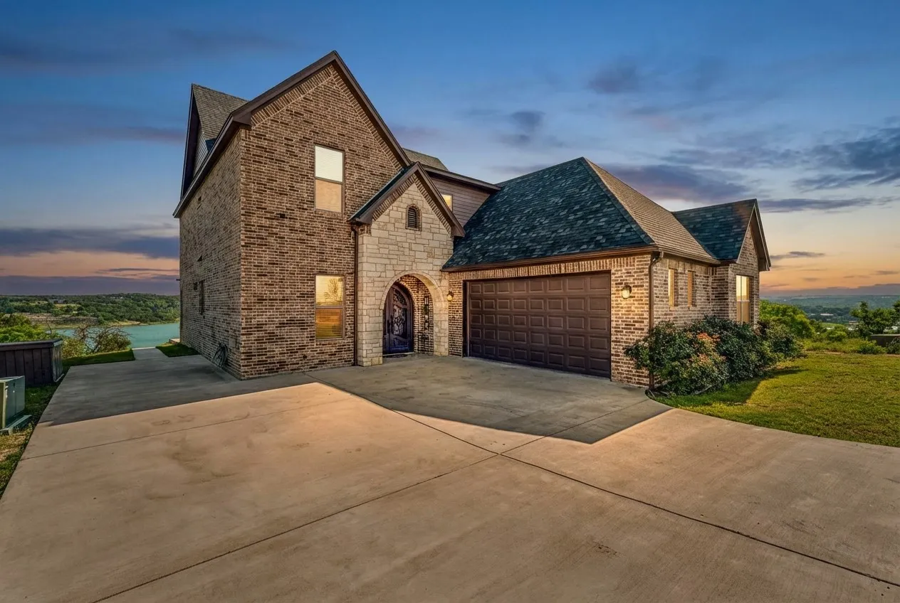 Single Family Residence For Sale in Erath County , 2350 Lakeside Drive, Bluff Dale, Texas 76433, 3 Bedroom, 3 Bathroom, 2 Garage spaces, 2,742 Sqft, built in 2020, mls#21336619, Real Estate Agent in Bluff Dale, Homes For Sale in Erath county, Homes For Sale in Bluff Dale, Realtor in Bluff Dale Texas, Real Estate Brokerage Independent Realty Texas, Luminita Cordes Realtor