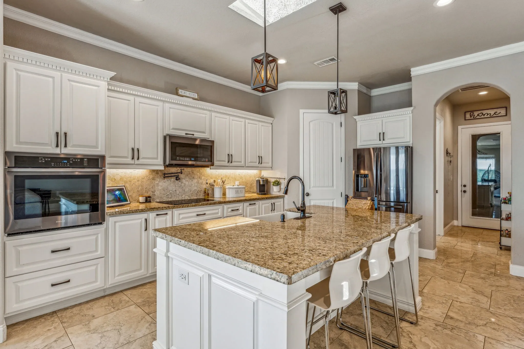 Single Family Residence For Sale in Erath County , 2350 Lakeside Drive, Bluff Dale, Texas 76433, 3 Bedroom, 3 Bathroom, 2 Garage spaces, 2,742 Sqft, built in 2020, mls#21336619, Real Estate Agent in Bluff Dale, Homes For Sale in Erath county, Homes For Sale in Bluff Dale, Realtor in Bluff Dale Texas, Real Estate Brokerage Independent Realty Texas, Luminita Cordes Realtor