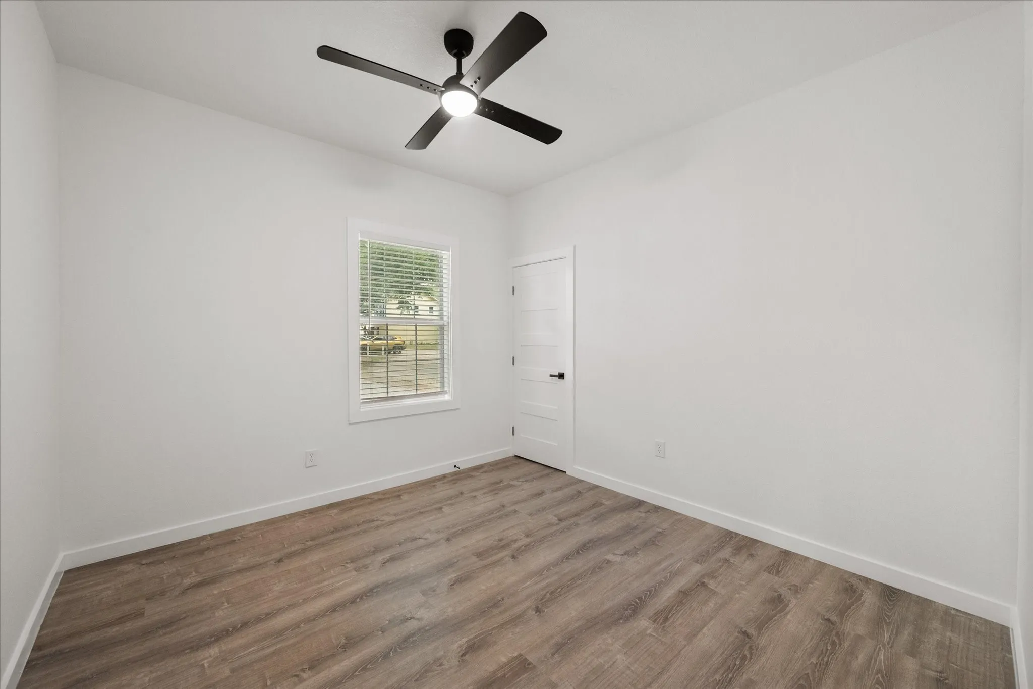 Single Family Residence For Sale in Navarro County , 1027 W 2nd Avenue, Corsicana, Texas 75110, 4 Bedroom, 3 Bathroom, Garage spaces, 1,950 Sqft, built in 1915, mls#21336520, Real Estate Agent in Corsicana, Homes For Sale in Navarro county, Homes For Sale in Corsicana, Realtor in Corsicana Texas, Real Estate Brokerage Independent Realty Texas, Luminita Cordes Realtor