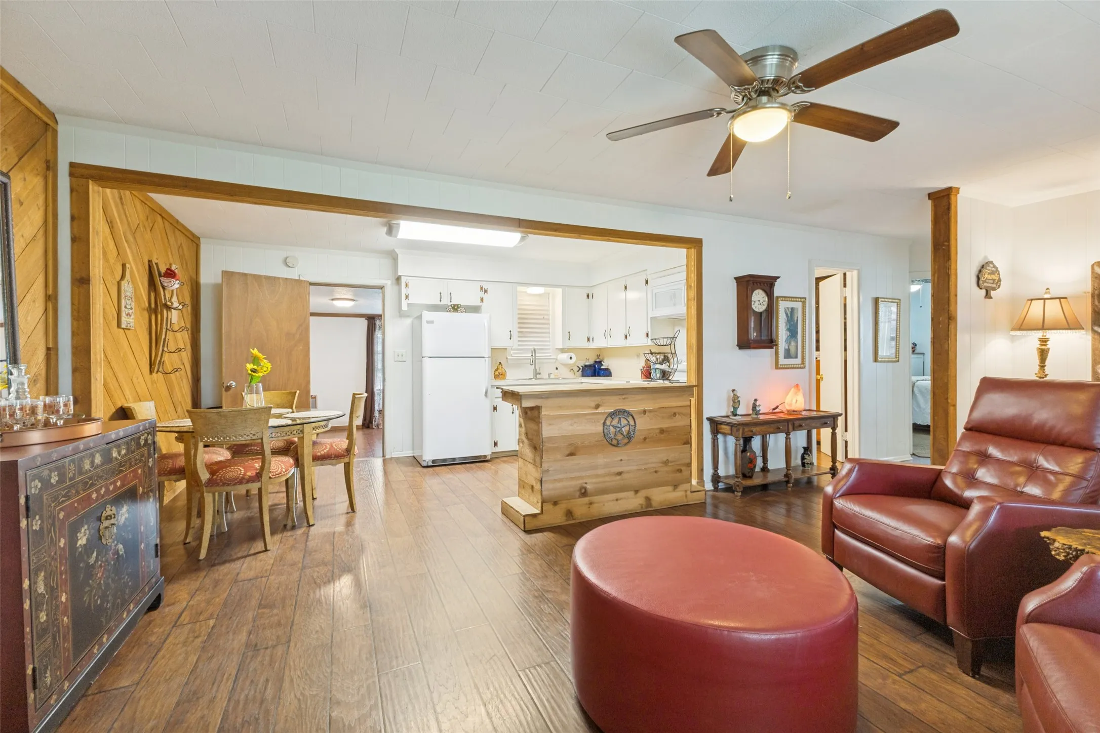 Single Family Residence For Sale in Hunt County , 7811 FM 35, Royse City, Texas 75189, 2 Bedroom, 1 Bathroom, 2 Garage spaces, 1,224 Sqft, built in 1965, mls#21336627, Real Estate Agent in Royse City, Homes For Sale in Hunt county, Homes For Sale in Royse City, Realtor in Royse City Texas, Real Estate Brokerage Independent Realty Texas, Luminita Cordes Realtor