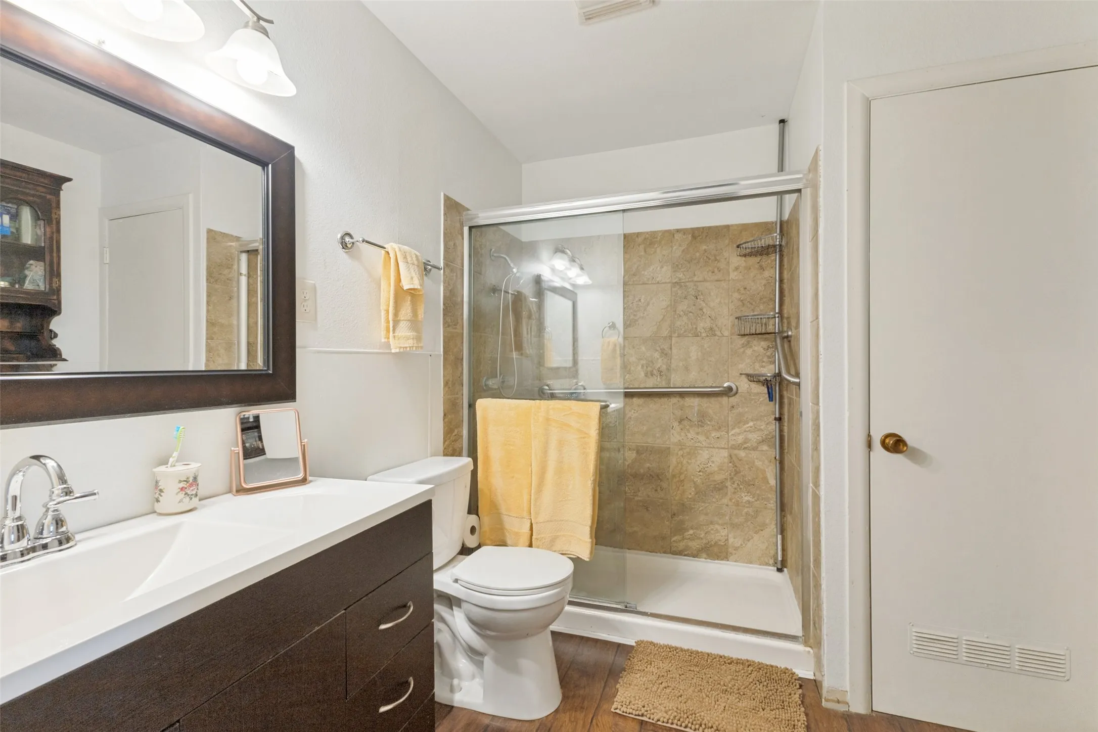 Single Family Residence For Sale in Hunt County , 7811 FM 35, Royse City, Texas 75189, 2 Bedroom, 1 Bathroom, 2 Garage spaces, 1,224 Sqft, built in 1965, mls#21336627, Real Estate Agent in Royse City, Homes For Sale in Hunt county, Homes For Sale in Royse City, Realtor in Royse City Texas, Real Estate Brokerage Independent Realty Texas, Luminita Cordes Realtor