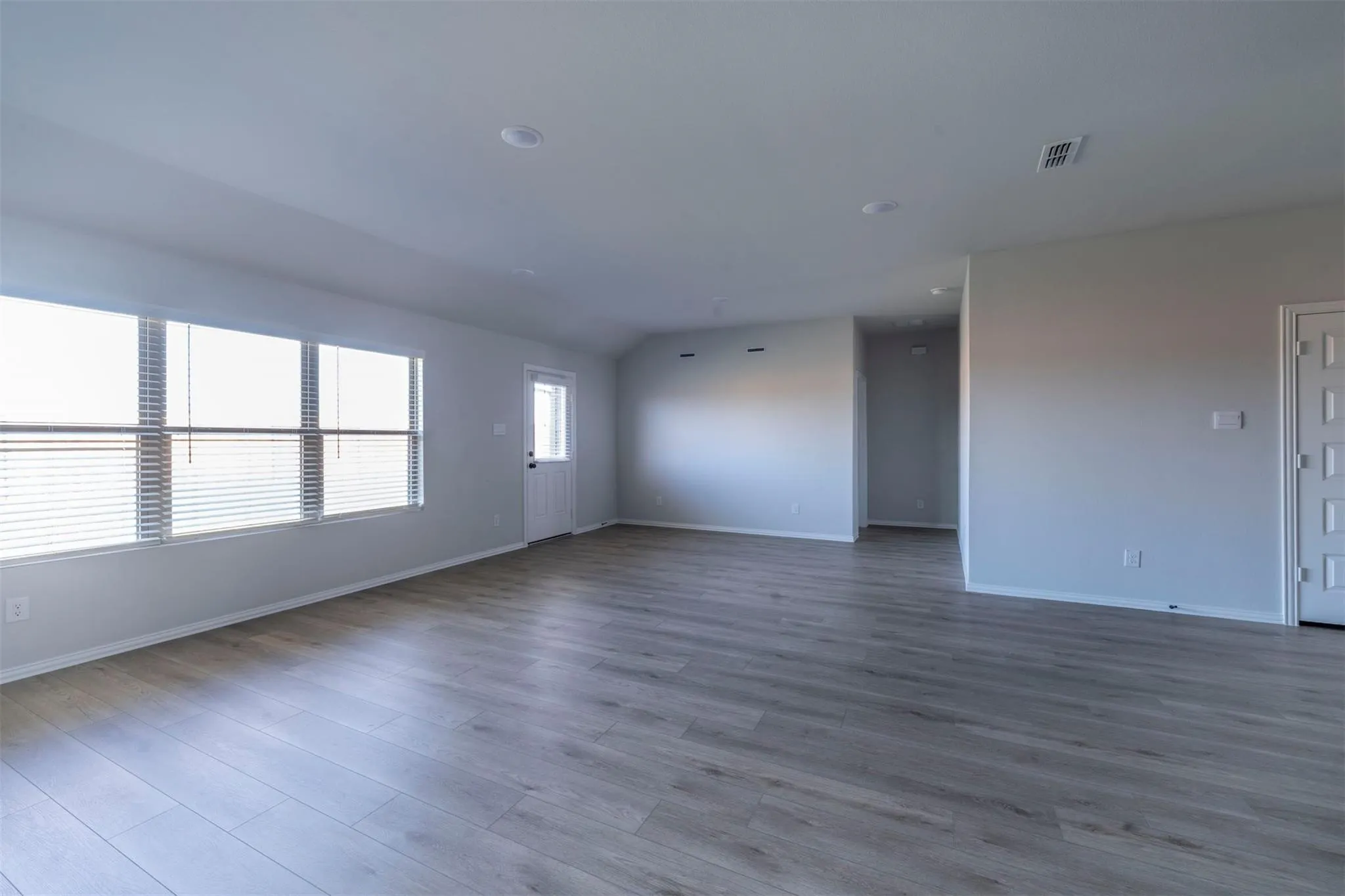 Single Family Residence For Rent in Grayson County , 516 Ridgewood Drive, Van Alstyne, Texas 75495, 4 Bedroom, 2 Bathroom, 2 Garage spaces, 2,000 Sqft, built in 2024, mls#21336188, Real Estate Agent in Van Alstyne, Homes For Rent in Grayson county, Homes For Rent in Van Alstyne, Realtor in Van Alstyne Texas, Real Estate Brokerage Independent Realty Texas, Luminita Cordes Realtor
