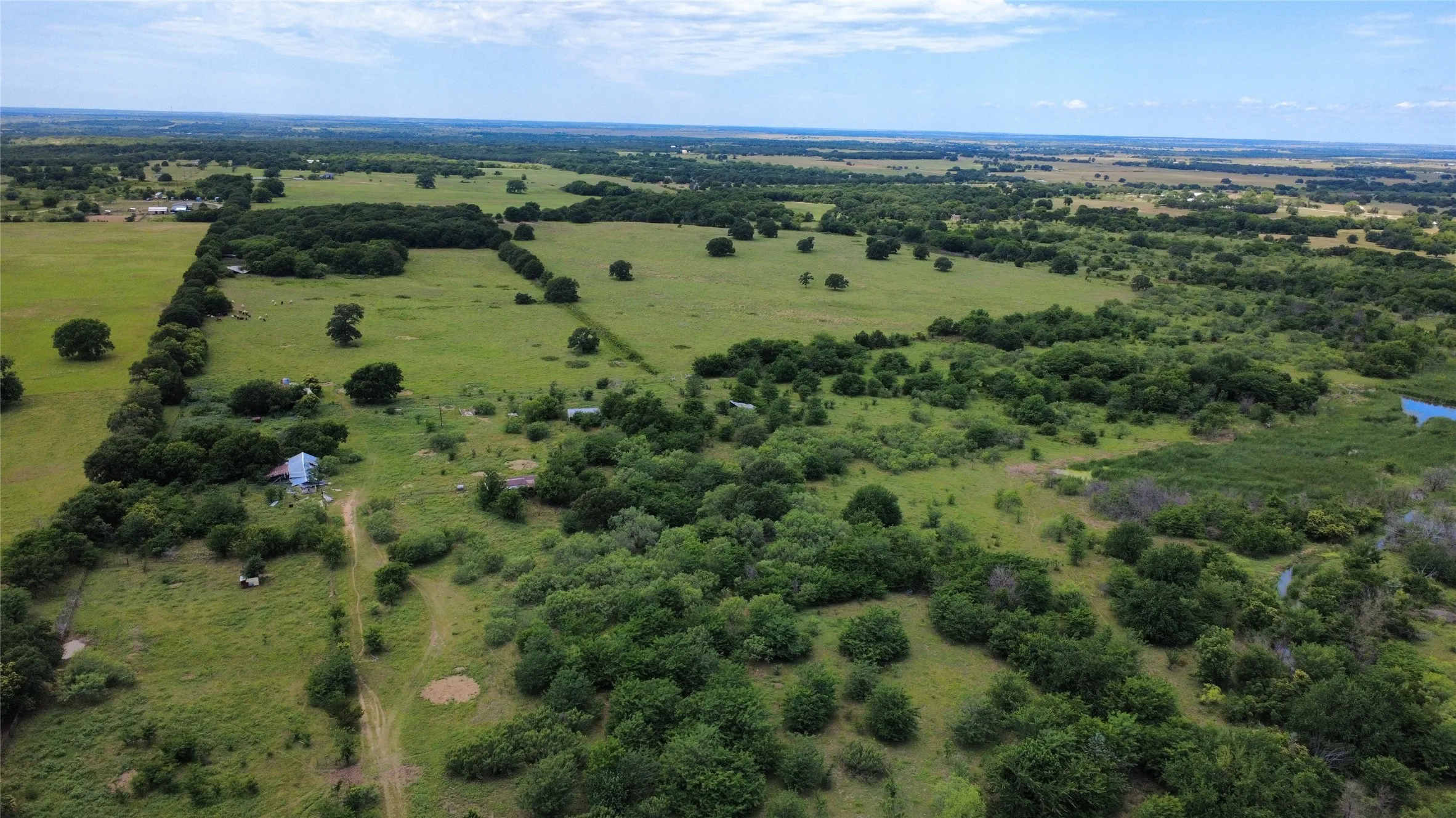 Single Family Residence For Sale in Montague County , 4064 Fm 1759, Nocona, Texas 76255, 2 Bedroom, 2 Bathroom, Garage spaces, 1,668 Sqft, built in 1959, mls#21336603, Real Estate Agent in Nocona, Homes For Sale in Montague county, Homes For Sale in Nocona, Realtor in Nocona Texas, Real Estate Brokerage Independent Realty Texas, Luminita Cordes Realtor