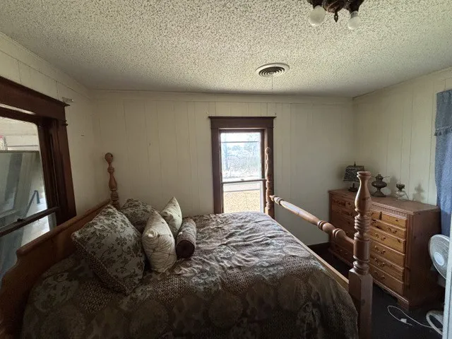 Single Family Residence For Sale in Montague County , 4064 Fm 1759, Nocona, Texas 76255, 2 Bedroom, 2 Bathroom, Garage spaces, 1,668 Sqft, built in 1959, mls#21336603, Real Estate Agent in Nocona, Homes For Sale in Montague county, Homes For Sale in Nocona, Realtor in Nocona Texas, Real Estate Brokerage Independent Realty Texas, Luminita Cordes Realtor