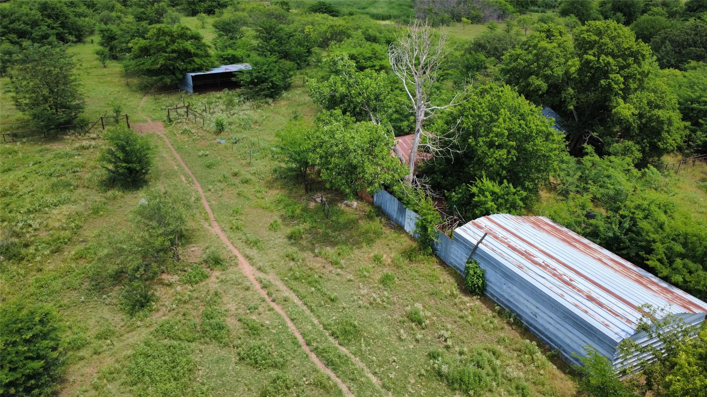 Single Family Residence For Sale in Montague County , 4064 Fm 1759, Nocona, Texas 76255, 2 Bedroom, 2 Bathroom, Garage spaces, 1,668 Sqft, built in 1959, mls#21336603, Real Estate Agent in Nocona, Homes For Sale in Montague county, Homes For Sale in Nocona, Realtor in Nocona Texas, Real Estate Brokerage Independent Realty Texas, Luminita Cordes Realtor