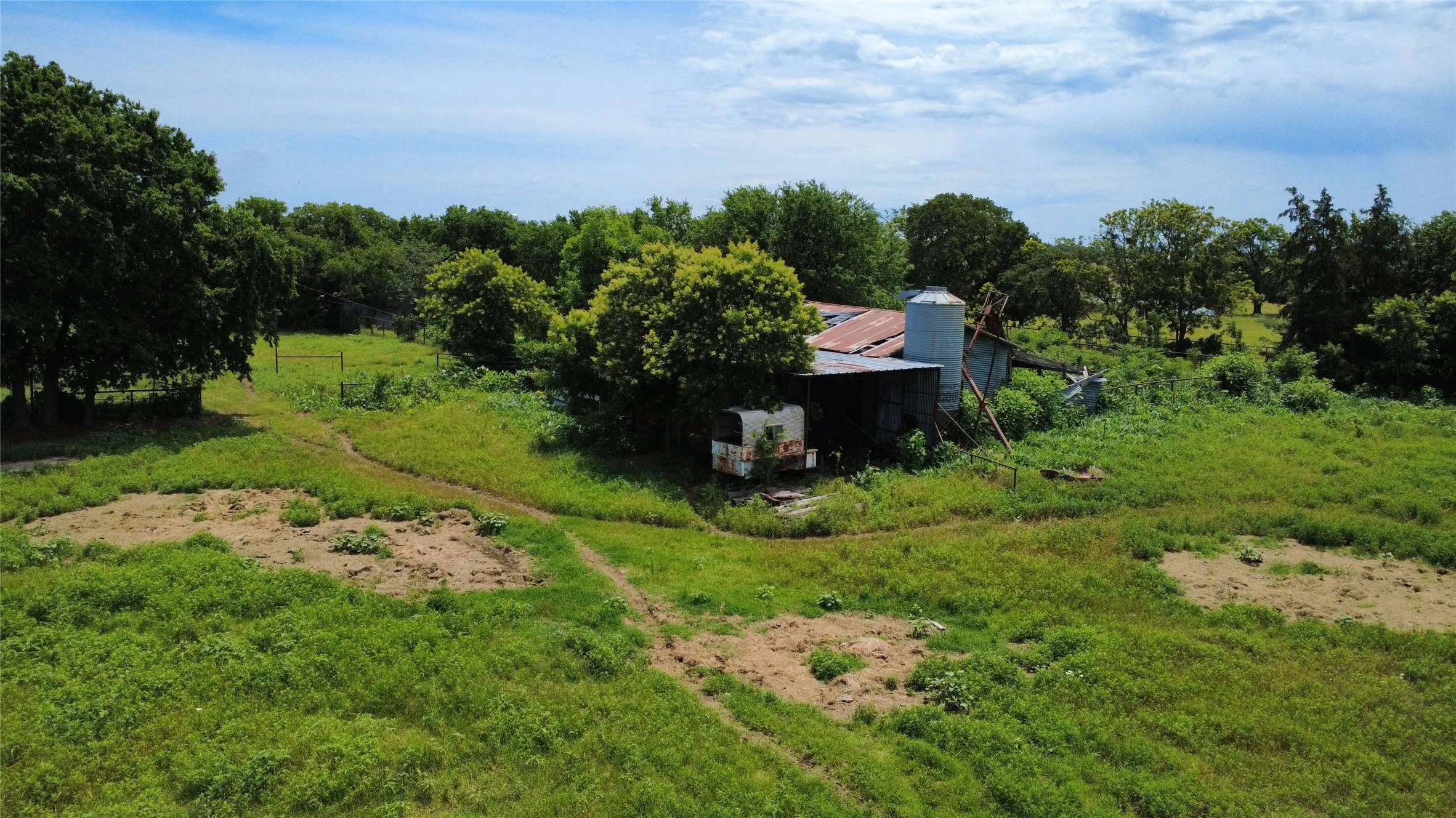Single Family Residence For Sale in Montague County , 4064 Fm 1759, Nocona, Texas 76255, 2 Bedroom, 2 Bathroom, Garage spaces, 1,668 Sqft, built in 1959, mls#21336603, Real Estate Agent in Nocona, Homes For Sale in Montague county, Homes For Sale in Nocona, Realtor in Nocona Texas, Real Estate Brokerage Independent Realty Texas, Luminita Cordes Realtor