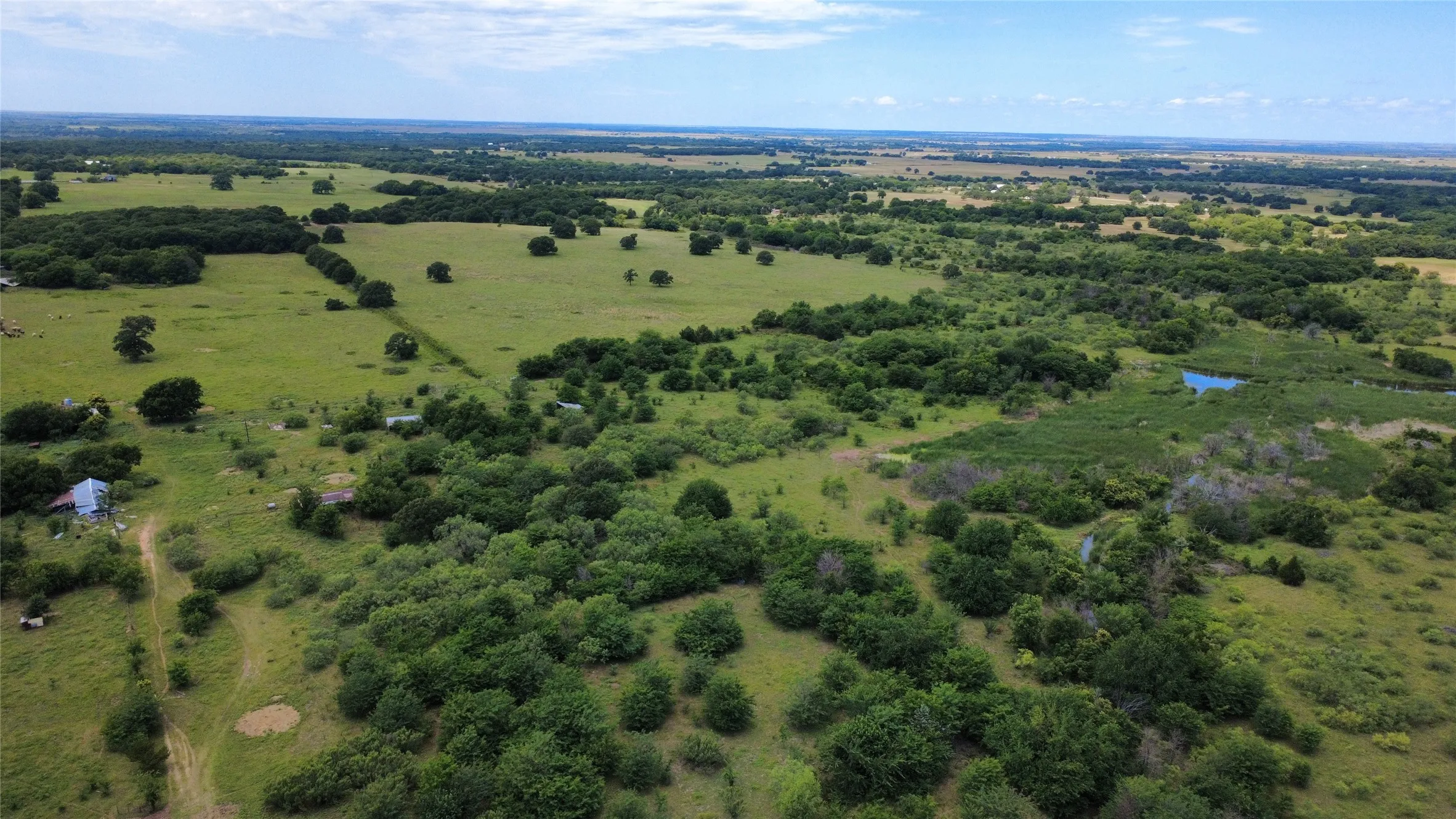 Single Family Residence For Sale in Montague County , 4064 Fm 1759, Nocona, Texas 76255, 2 Bedroom, 2 Bathroom, Garage spaces, 1,668 Sqft, built in 1959, mls#21336603, Real Estate Agent in Nocona, Homes For Sale in Montague county, Homes For Sale in Nocona, Realtor in Nocona Texas, Real Estate Brokerage Independent Realty Texas, Luminita Cordes Realtor