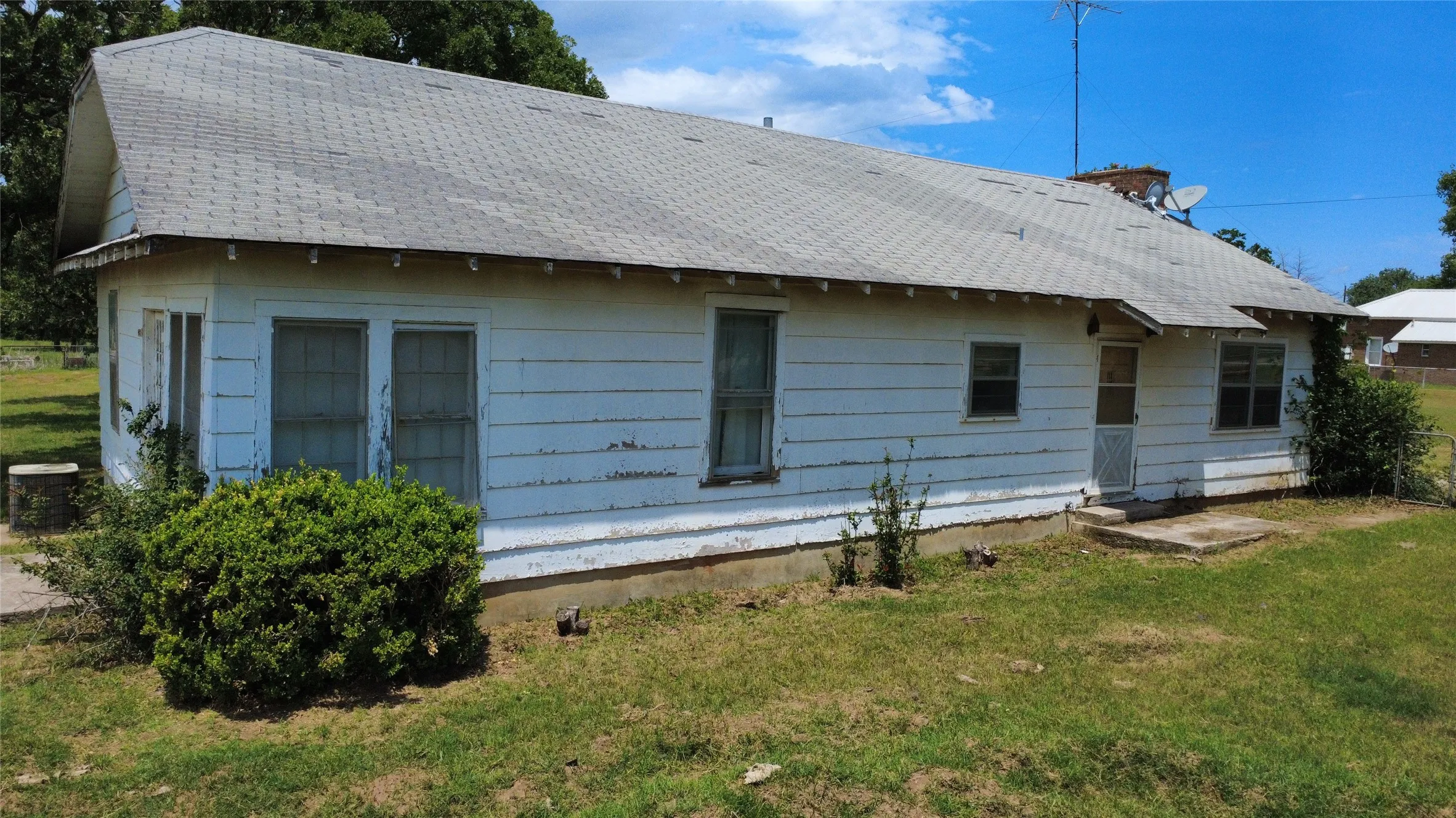 Single Family Residence For Sale in Montague County , 4064 Fm 1759, Nocona, Texas 76255, 2 Bedroom, 2 Bathroom, Garage spaces, 1,668 Sqft, built in 1959, mls#21336603, Real Estate Agent in Nocona, Homes For Sale in Montague county, Homes For Sale in Nocona, Realtor in Nocona Texas, Real Estate Brokerage Independent Realty Texas, Luminita Cordes Realtor