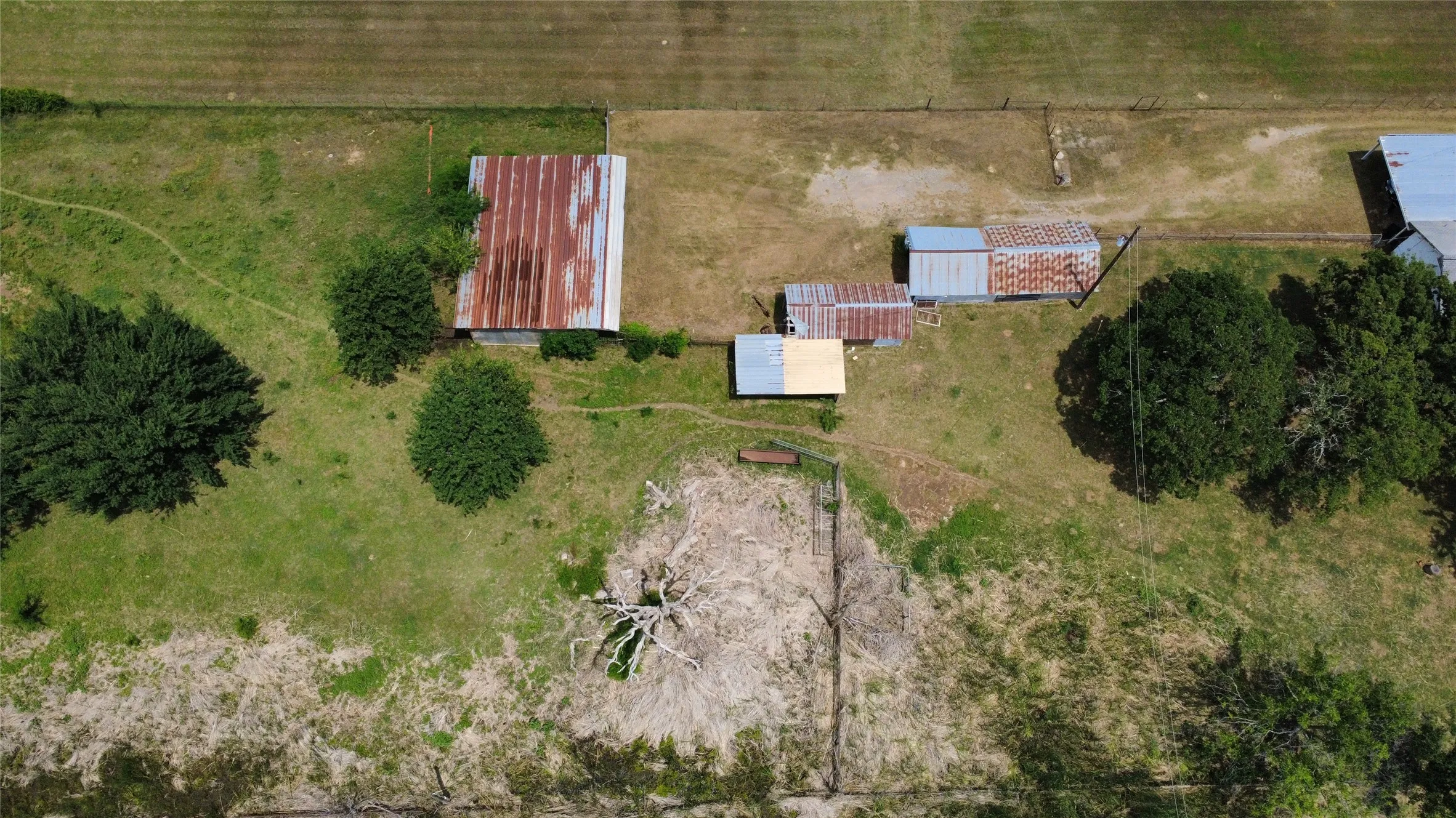 Single Family Residence For Sale in Montague County , 4064 Fm 1759, Nocona, Texas 76255, 2 Bedroom, 2 Bathroom, Garage spaces, 1,668 Sqft, built in 1959, mls#21336603, Real Estate Agent in Nocona, Homes For Sale in Montague county, Homes For Sale in Nocona, Realtor in Nocona Texas, Real Estate Brokerage Independent Realty Texas, Luminita Cordes Realtor