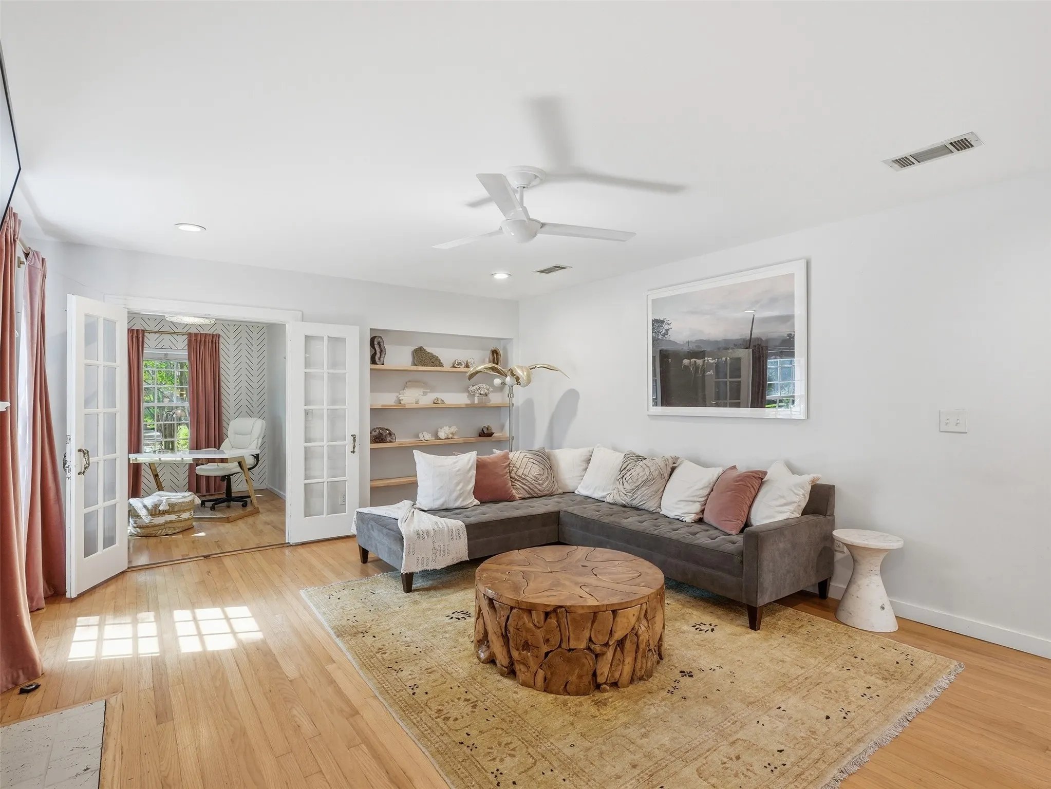 Single Family Residence For Rent in Dallas County , 1429 El Campo Drive, Dallas, Texas 75218, 2 Bedroom, 2 Bathroom, 2 Garage spaces, 2,125 Sqft, built in 1940, mls#21336246, Real Estate Agent in Dallas, Homes For Rent in Dallas county, Homes For Rent in Dallas, Realtor in Dallas Texas, Real Estate Brokerage Independent Realty Texas, Luminita Cordes Realtor
