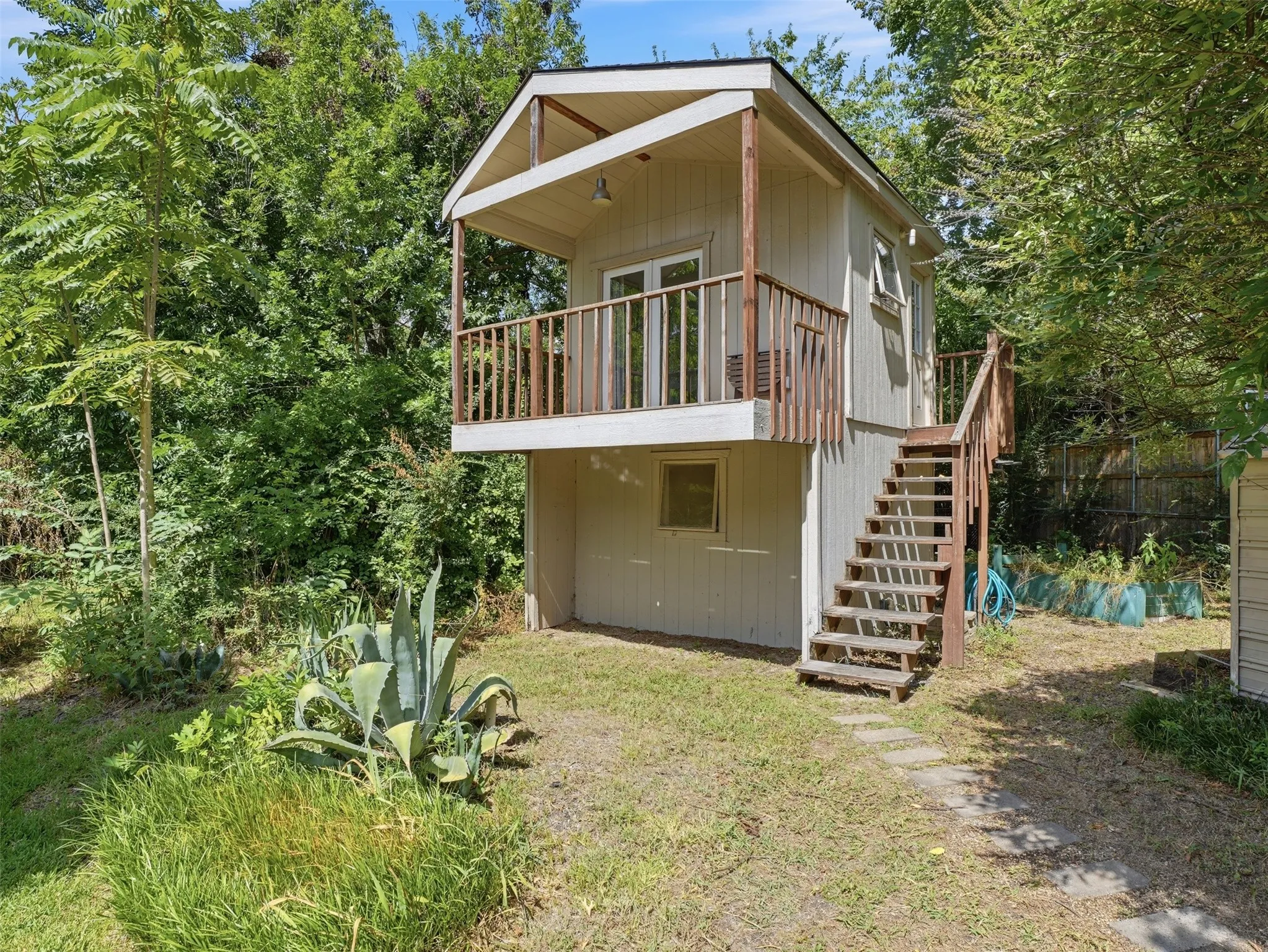 Single Family Residence For Rent in Dallas County , 1429 El Campo Drive, Dallas, Texas 75218, 2 Bedroom, 2 Bathroom, 2 Garage spaces, 2,125 Sqft, built in 1940, mls#21336246, Real Estate Agent in Dallas, Homes For Rent in Dallas county, Homes For Rent in Dallas, Realtor in Dallas Texas, Real Estate Brokerage Independent Realty Texas, Luminita Cordes Realtor