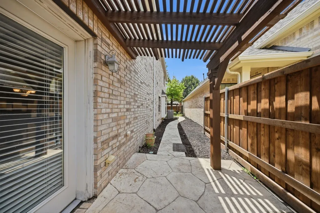 Single Family Residence For Rent in Collin County , 2140 Walnut Square Drive, Plano, Texas 75025, 4 Bedrooms, 4 Bathrooms, 2 Garage spaces, 2,297 Sqft, built in 2005, Price $2,950, mls#21333573, Real Estate Agent in Plano, Homes For Rent in Collin county, Homes For Rent in Plano, Realtor in Plano Texas, Real Estate Brokerage Independent Realty Texas, Luminita Cordes Realtor