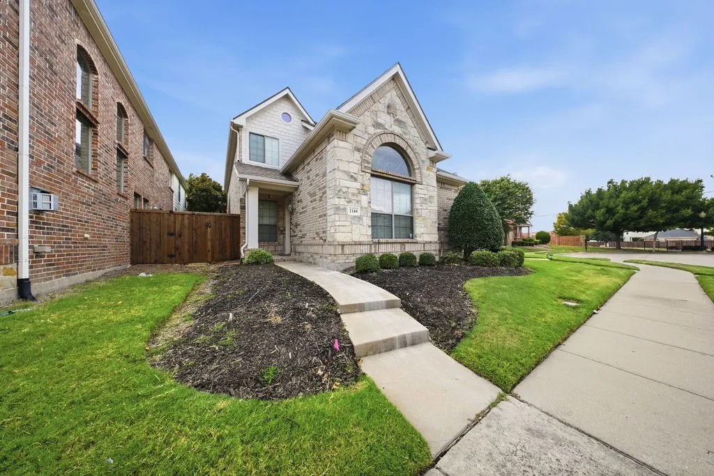 Single Family Residence For Rent in Collin County , 2140 Walnut Square Drive, Plano, Texas 75025, 4 Bedrooms, 4 Bathrooms, 2 Garage spaces, 2,297 Sqft, built in 2005, Price $2,950, mls#21333573, Real Estate Agent in Plano, Homes For Rent in Collin county, Homes For Rent in Plano, Realtor in Plano Texas, Real Estate Brokerage Independent Realty Texas, Luminita Cordes Realtor