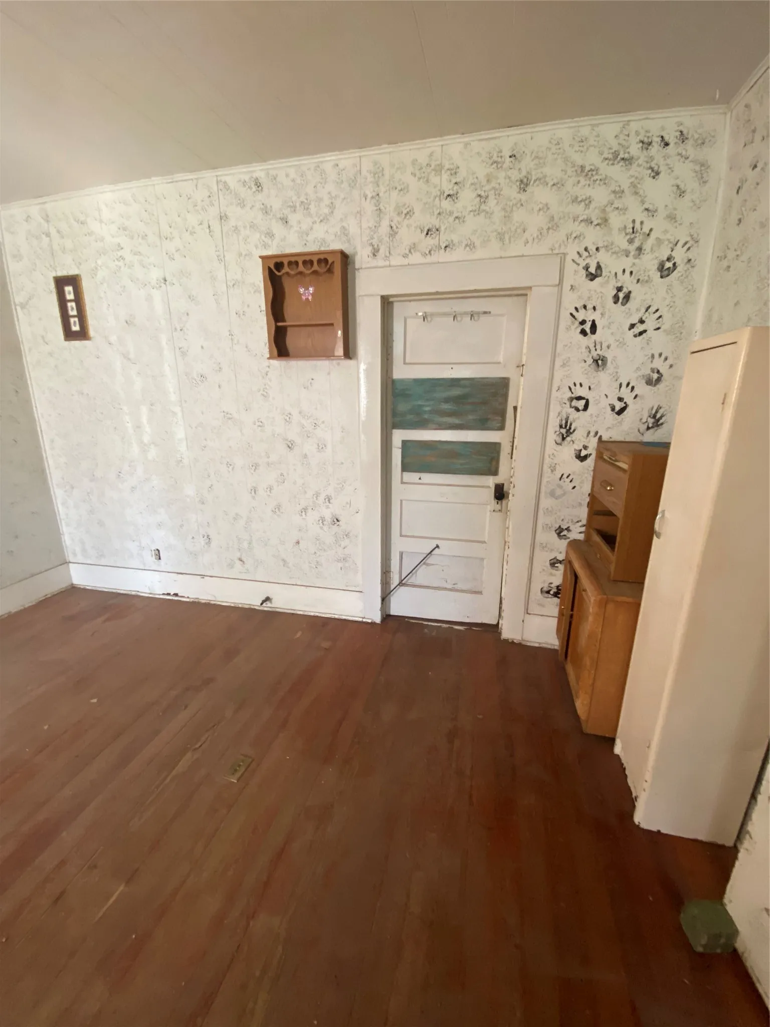 Single Family Residence For Sale in Coleman County , 402 S Nueces Street, Coleman, Texas 76834, 3 Bedroom, 2 Bathroom, Garage spaces, 1,664 Sqft, built in 1935, mls#21334251, Real Estate Agent in Coleman, Homes For Sale in Coleman county, Homes For Sale in Coleman, Realtor in Coleman Texas, Real Estate Brokerage Independent Realty Texas, Luminita Cordes Realtor