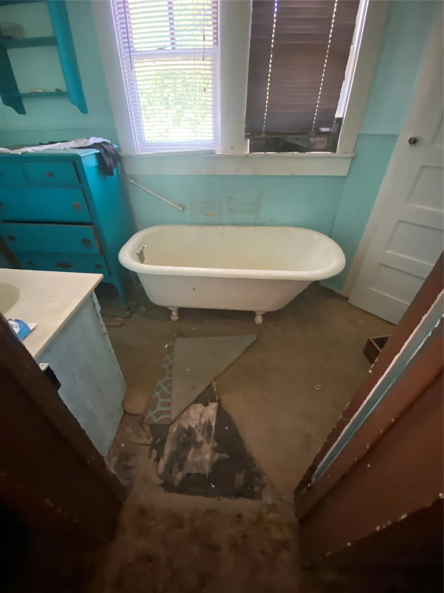 Single Family Residence For Sale in Coleman County , 402 S Nueces Street, Coleman, Texas 76834, 3 Bedroom, 2 Bathroom, Garage spaces, 1,664 Sqft, built in 1935, mls#21334251, Real Estate Agent in Coleman, Homes For Sale in Coleman county, Homes For Sale in Coleman, Realtor in Coleman Texas, Real Estate Brokerage Independent Realty Texas, Luminita Cordes Realtor