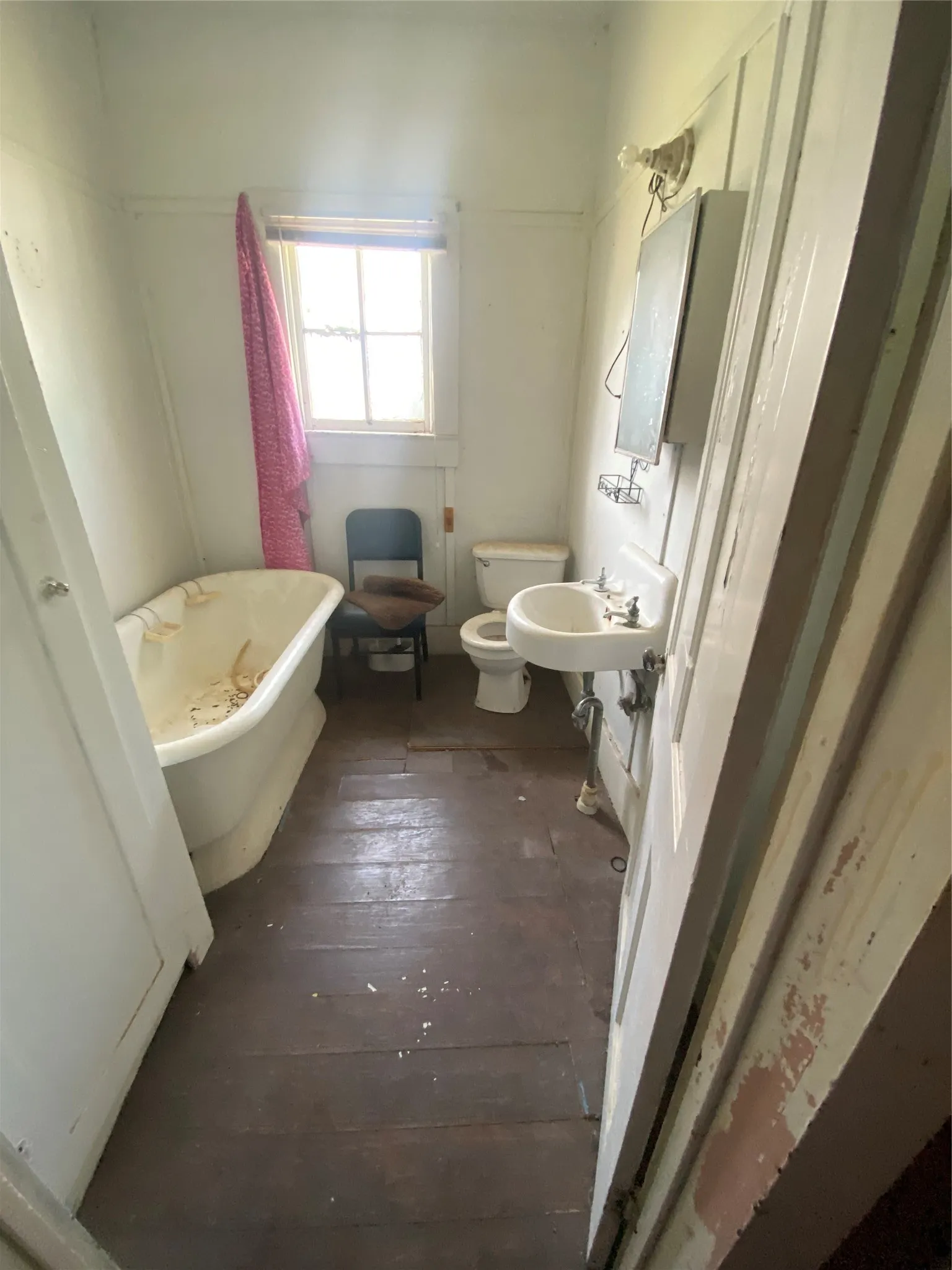 Single Family Residence For Sale in Coleman County , 402 S Nueces Street, Coleman, Texas 76834, 3 Bedroom, 2 Bathroom, Garage spaces, 1,664 Sqft, built in 1935, mls#21334251, Real Estate Agent in Coleman, Homes For Sale in Coleman county, Homes For Sale in Coleman, Realtor in Coleman Texas, Real Estate Brokerage Independent Realty Texas, Luminita Cordes Realtor