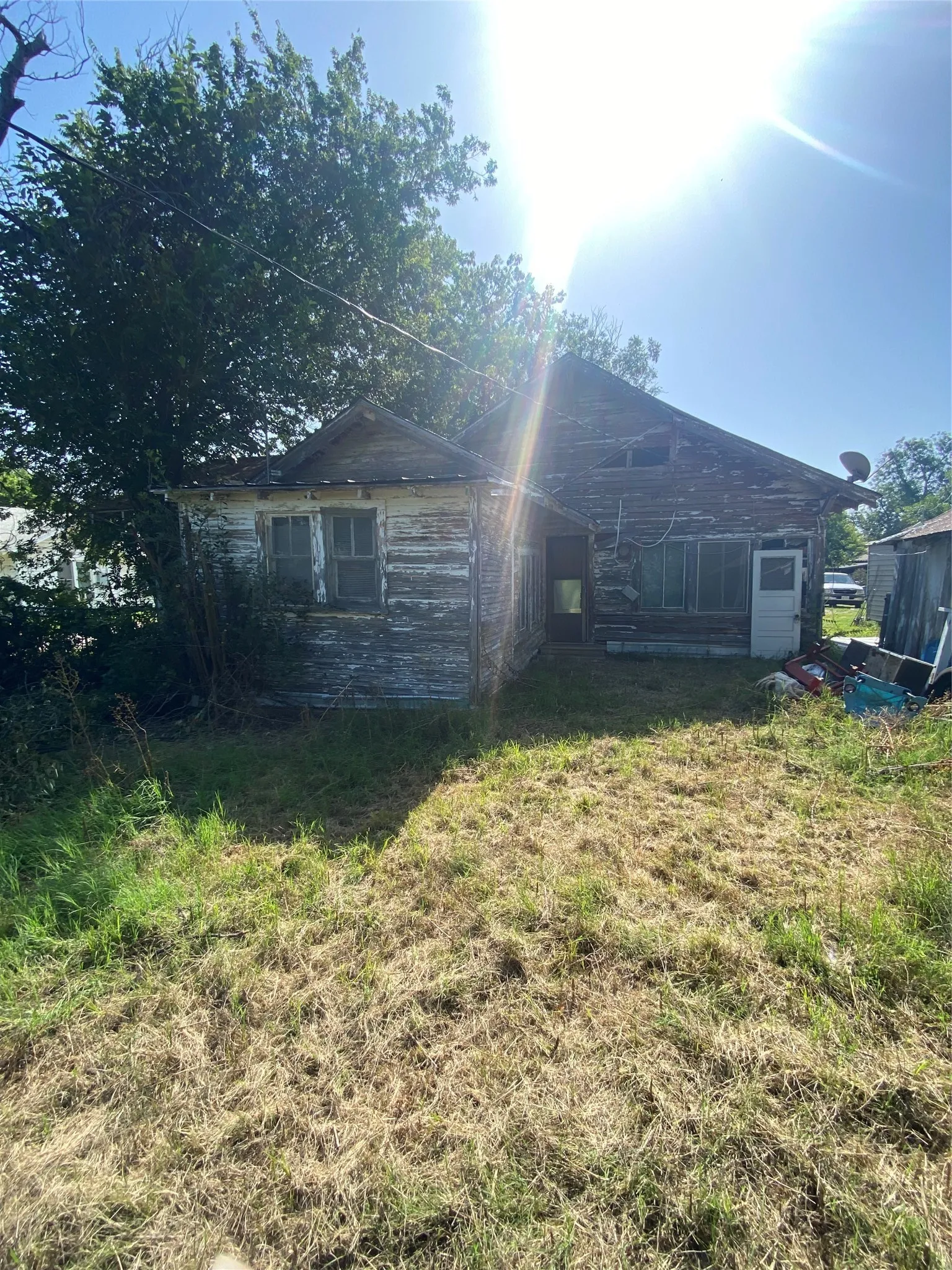 Single Family Residence For Sale in Coleman County , 402 S Nueces Street, Coleman, Texas 76834, 3 Bedroom, 2 Bathroom, Garage spaces, 1,664 Sqft, built in 1935, mls#21334251, Real Estate Agent in Coleman, Homes For Sale in Coleman county, Homes For Sale in Coleman, Realtor in Coleman Texas, Real Estate Brokerage Independent Realty Texas, Luminita Cordes Realtor