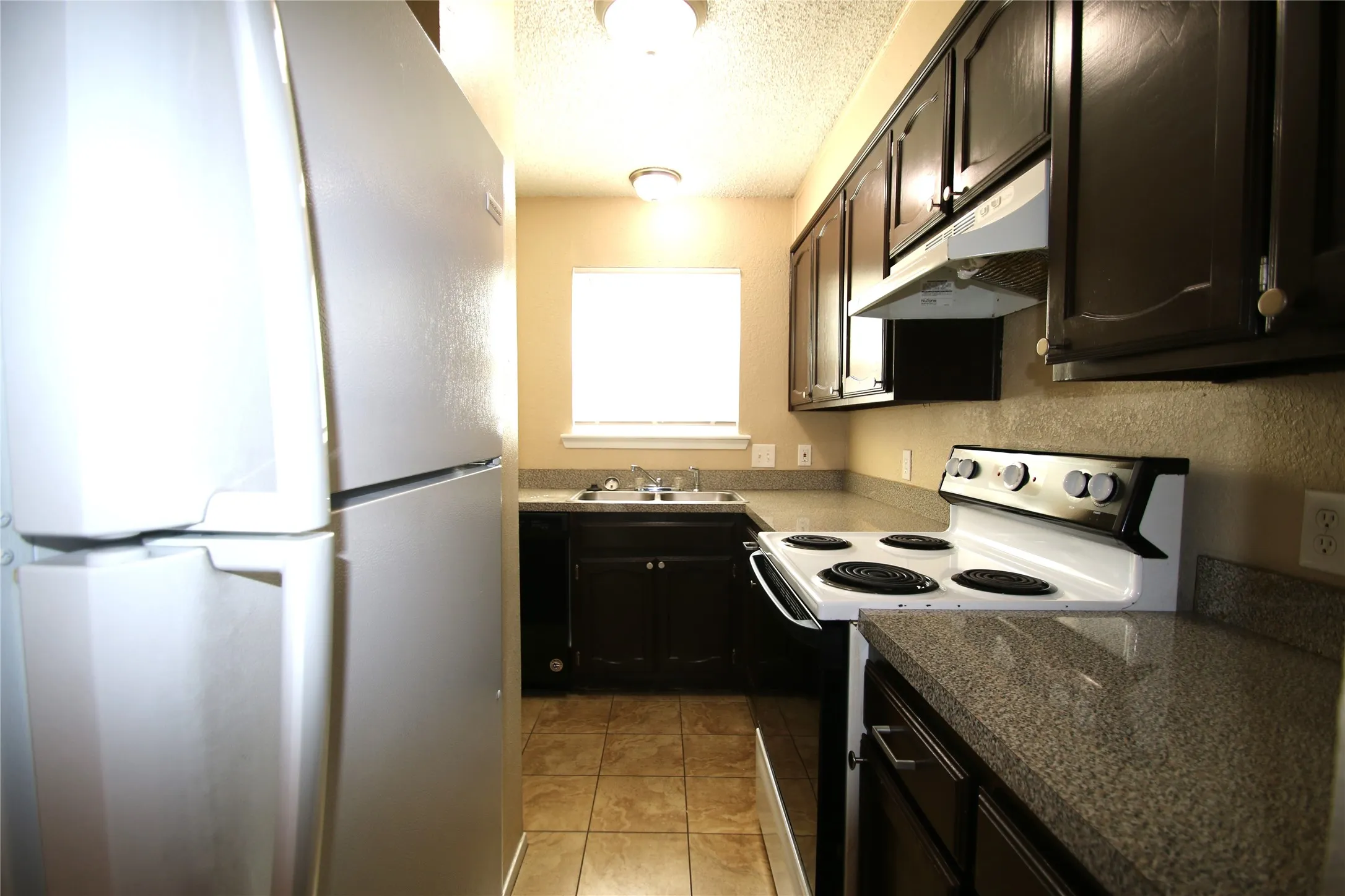 Townhouse For Rent in Tarrant County , 3732 Bonnie Drive C, Fort Worth, Texas 76116, 2 Bedroom, 2 Bathroom, Garage spaces, 1,095 Sqft, built in 1982, mls#21336309, Real Estate Agent in Fort Worth, Homes For Rent in Tarrant county, Homes For Rent in Fort Worth, Realtor in Fort Worth Texas, Real Estate Brokerage Independent Realty Texas, Luminita Cordes Realtor