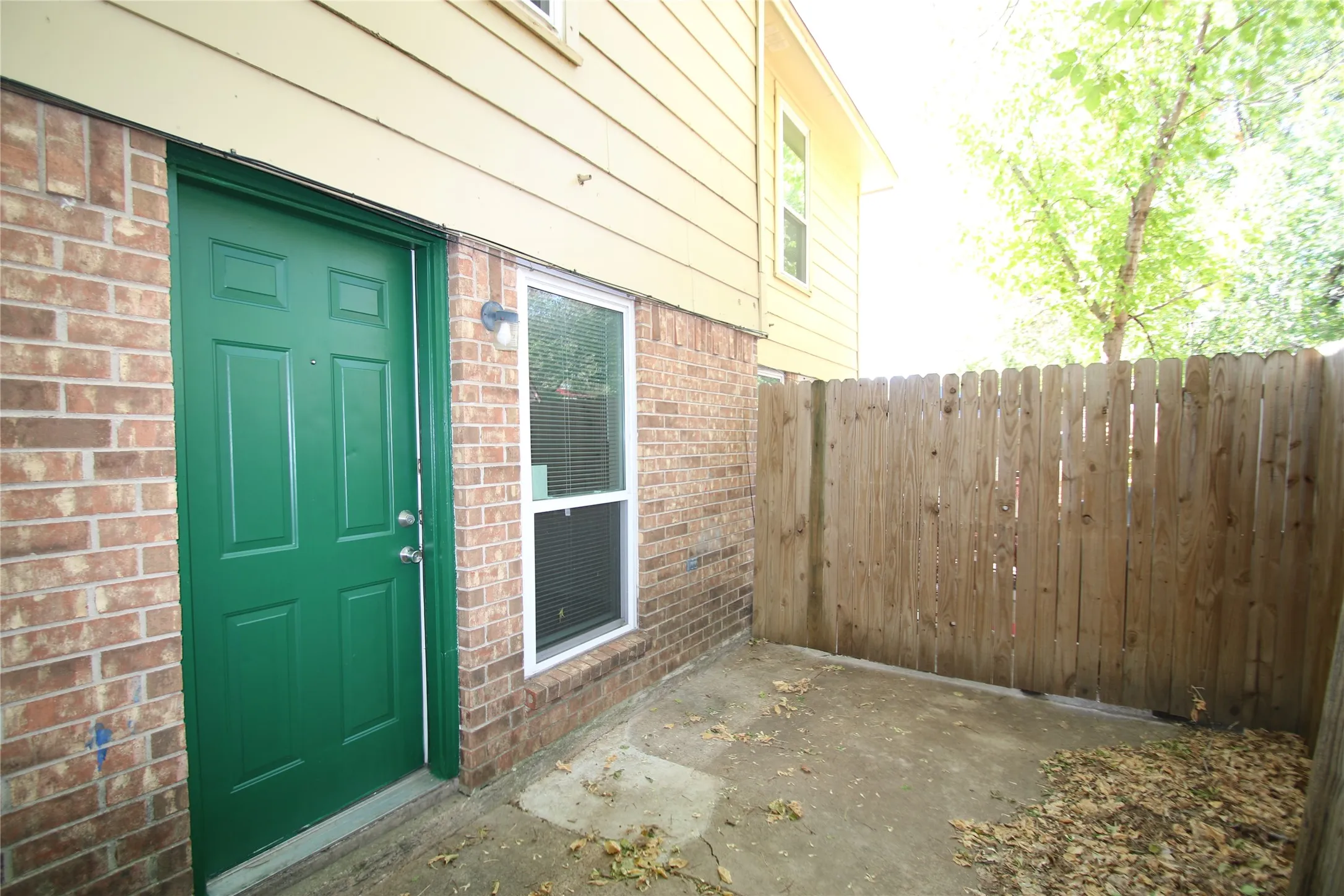 Townhouse For Rent in Tarrant County , 3732 Bonnie Drive C, Fort Worth, Texas 76116, 2 Bedroom, 2 Bathroom, Garage spaces, 1,095 Sqft, built in 1982, mls#21336309, Real Estate Agent in Fort Worth, Homes For Rent in Tarrant county, Homes For Rent in Fort Worth, Realtor in Fort Worth Texas, Real Estate Brokerage Independent Realty Texas, Luminita Cordes Realtor