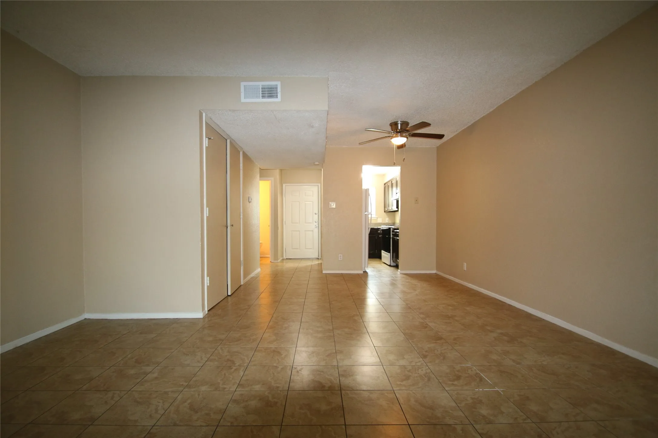 Townhouse For Rent in Tarrant County , 3732 Bonnie Drive C, Fort Worth, Texas 76116, 2 Bedroom, 2 Bathroom, Garage spaces, 1,095 Sqft, built in 1982, mls#21336309, Real Estate Agent in Fort Worth, Homes For Rent in Tarrant county, Homes For Rent in Fort Worth, Realtor in Fort Worth Texas, Real Estate Brokerage Independent Realty Texas, Luminita Cordes Realtor