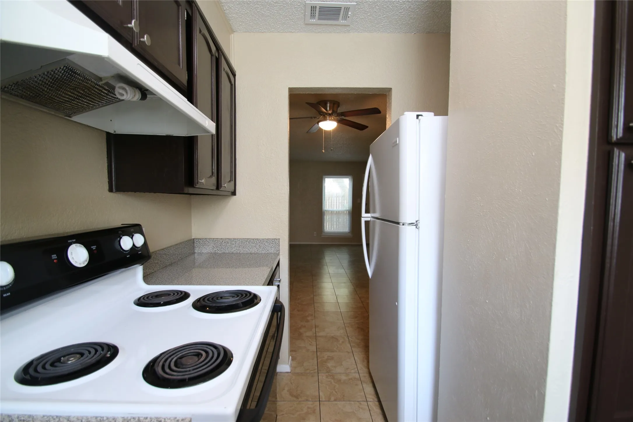 Townhouse For Rent in Tarrant County , 3732 Bonnie Drive C, Fort Worth, Texas 76116, 2 Bedroom, 2 Bathroom, Garage spaces, 1,095 Sqft, built in 1982, mls#21336309, Real Estate Agent in Fort Worth, Homes For Rent in Tarrant county, Homes For Rent in Fort Worth, Realtor in Fort Worth Texas, Real Estate Brokerage Independent Realty Texas, Luminita Cordes Realtor