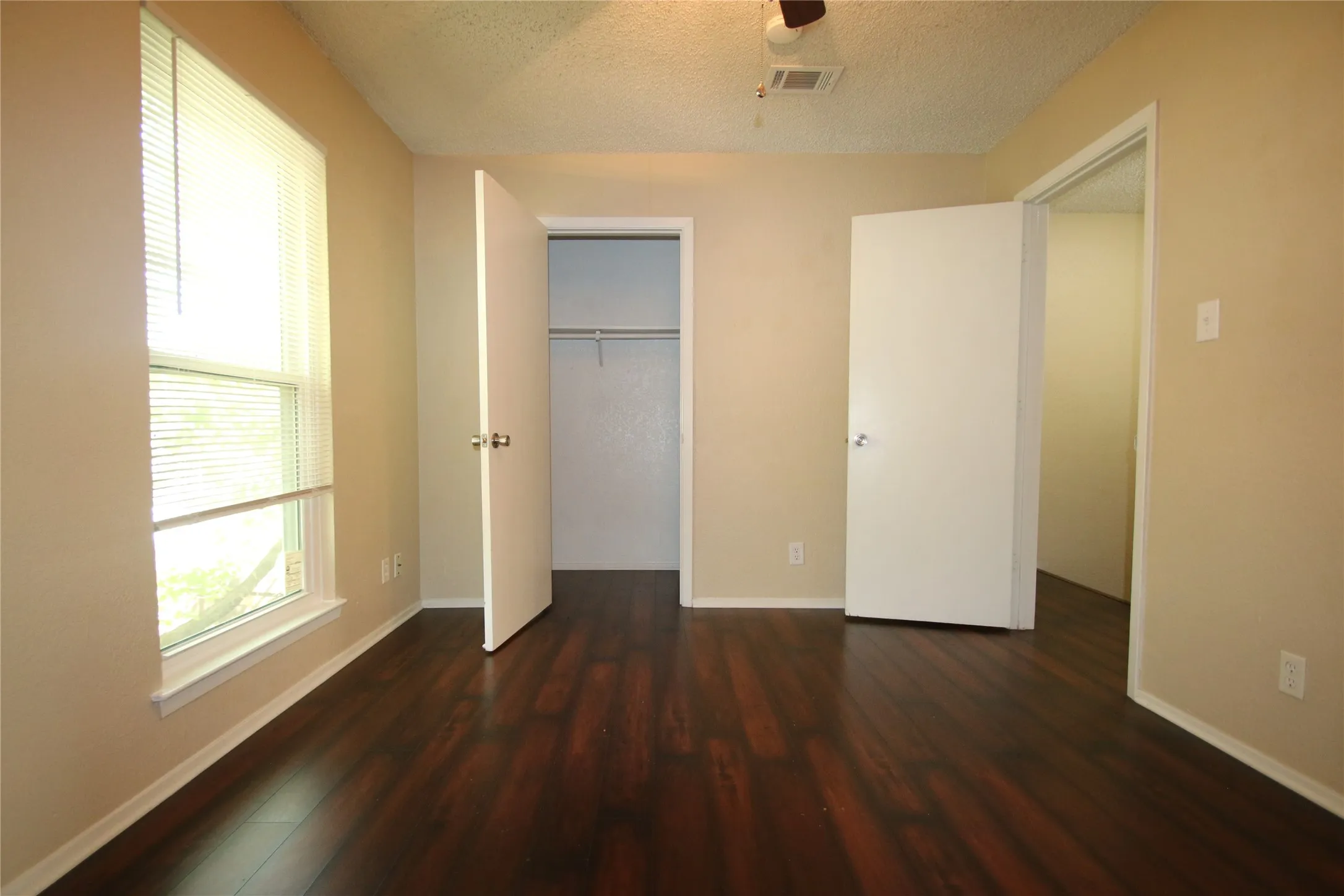Townhouse For Rent in Tarrant County , 3732 Bonnie Drive C, Fort Worth, Texas 76116, 2 Bedroom, 2 Bathroom, Garage spaces, 1,095 Sqft, built in 1982, mls#21336309, Real Estate Agent in Fort Worth, Homes For Rent in Tarrant county, Homes For Rent in Fort Worth, Realtor in Fort Worth Texas, Real Estate Brokerage Independent Realty Texas, Luminita Cordes Realtor