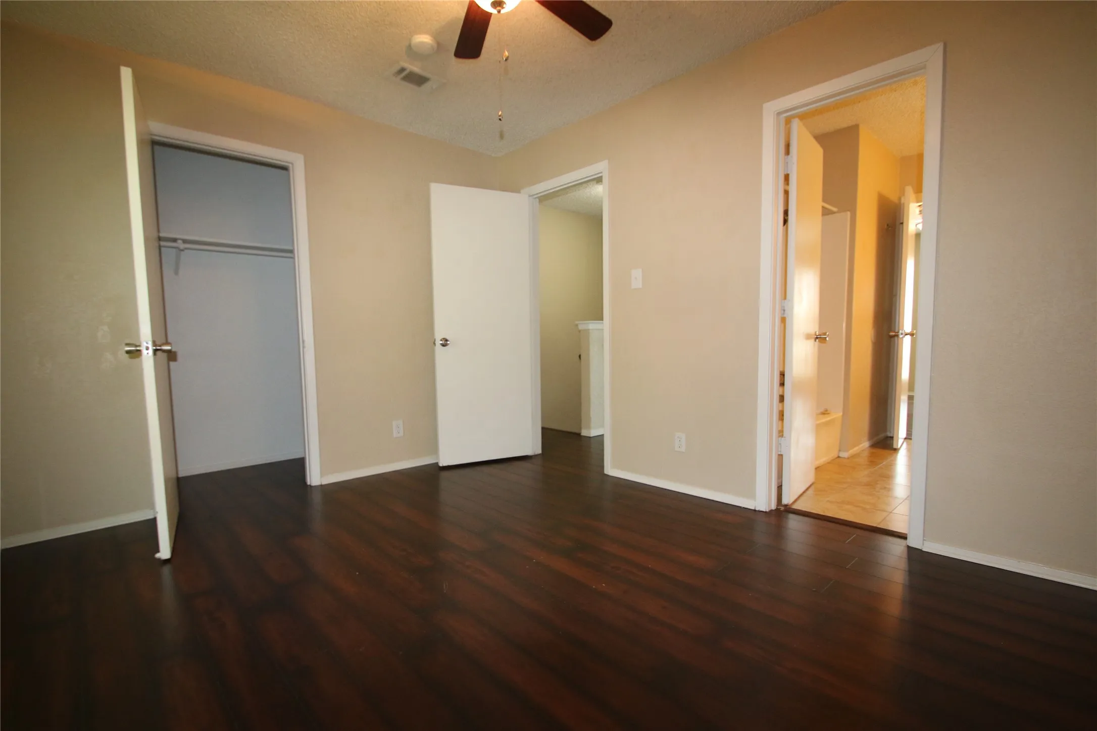 Townhouse For Rent in Tarrant County , 3732 Bonnie Drive C, Fort Worth, Texas 76116, 2 Bedroom, 2 Bathroom, Garage spaces, 1,095 Sqft, built in 1982, mls#21336309, Real Estate Agent in Fort Worth, Homes For Rent in Tarrant county, Homes For Rent in Fort Worth, Realtor in Fort Worth Texas, Real Estate Brokerage Independent Realty Texas, Luminita Cordes Realtor